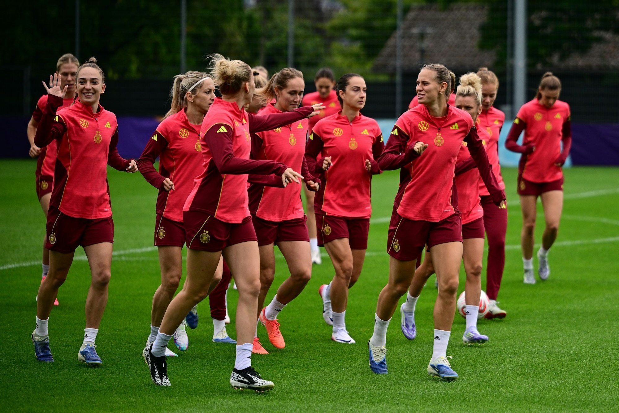 Beim DFB-Team herrscht vor dem Halbfinale gute Laune.