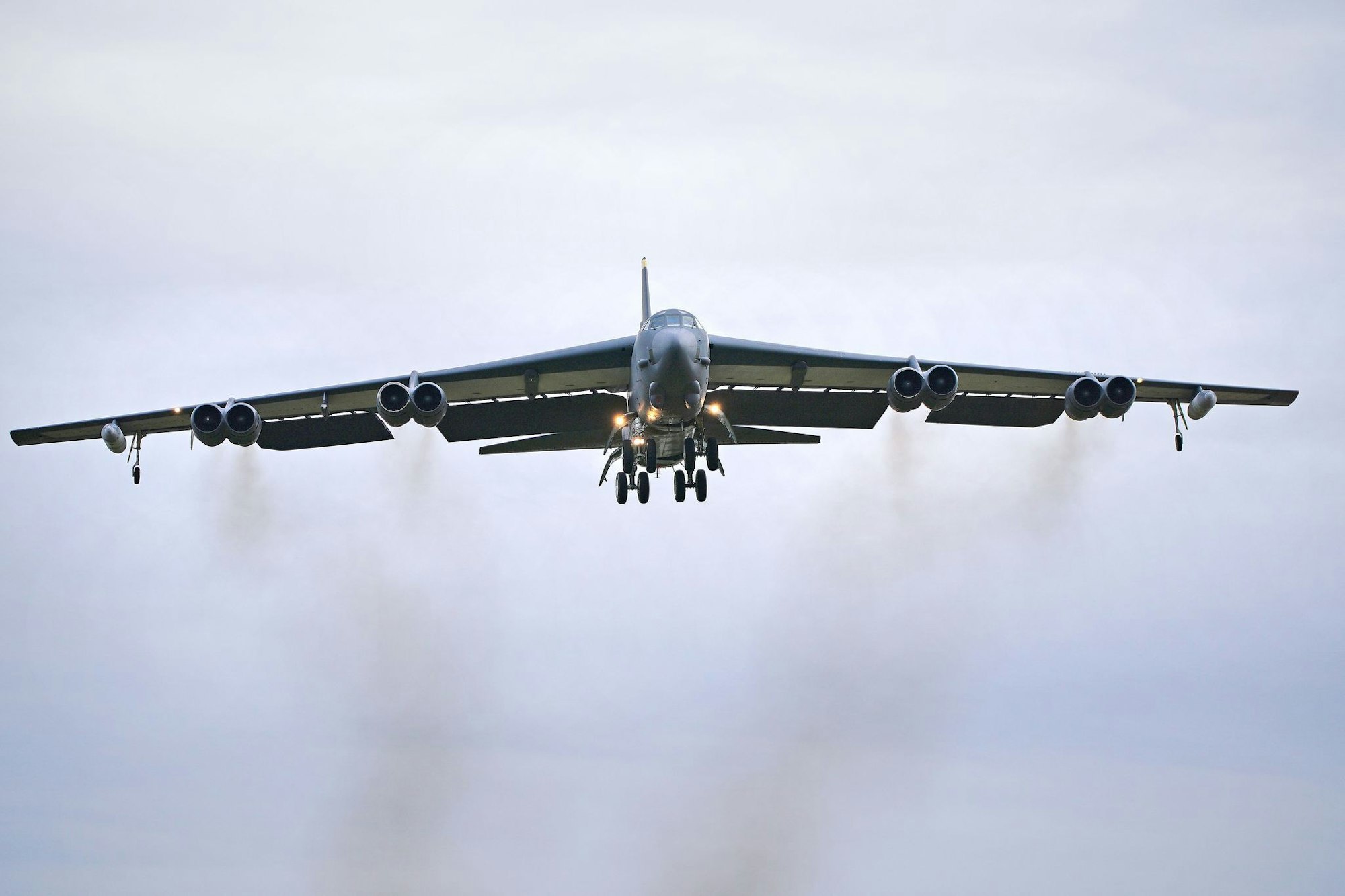 Ein US-Passagierflugzeug musste einem Militärflugzeug ausweichen. (Symbolbild)