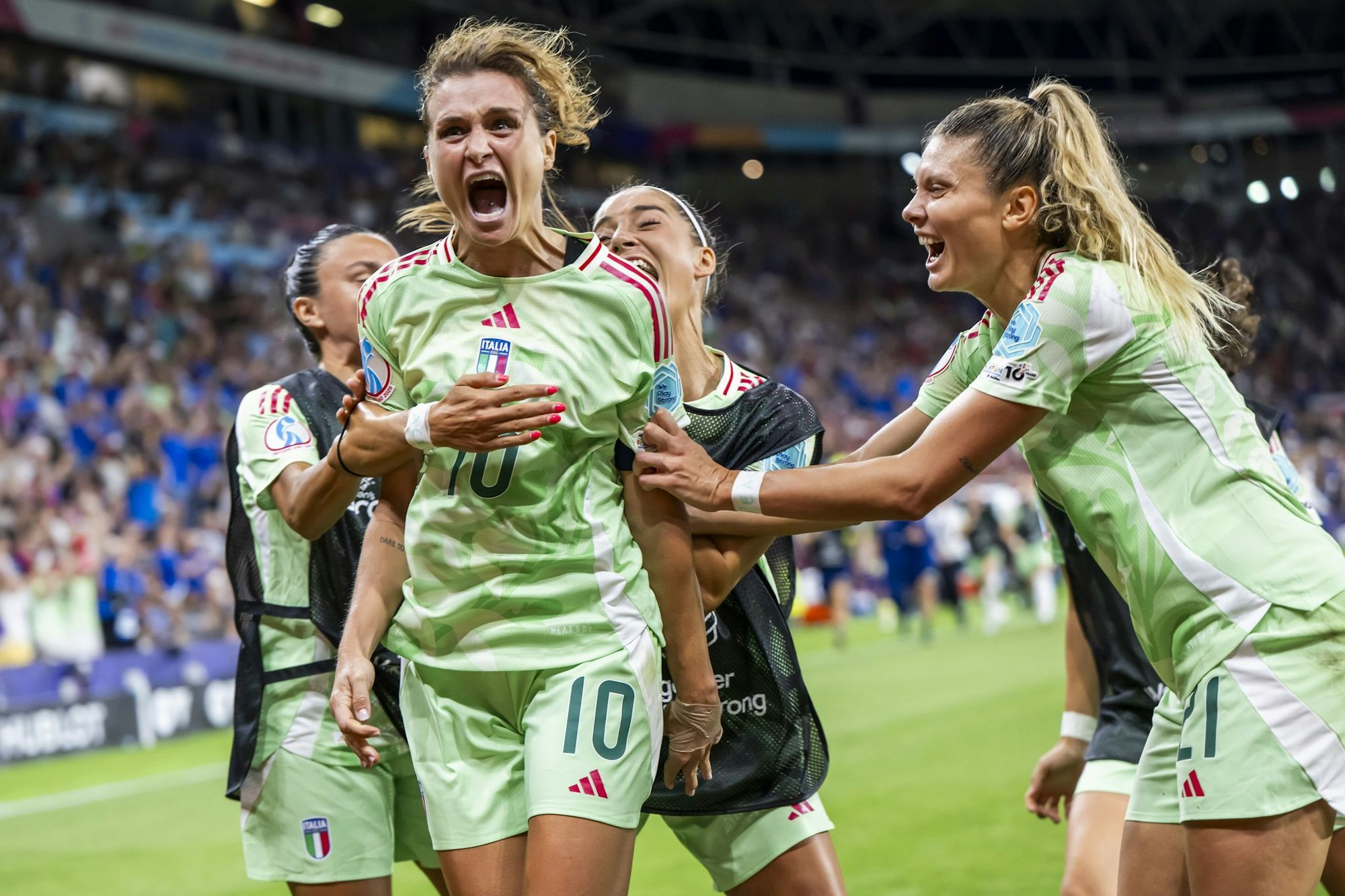 Kapitänin Cristiana Girelli traf im Viertelfinale doppelt und sorgte für Extase im Team.