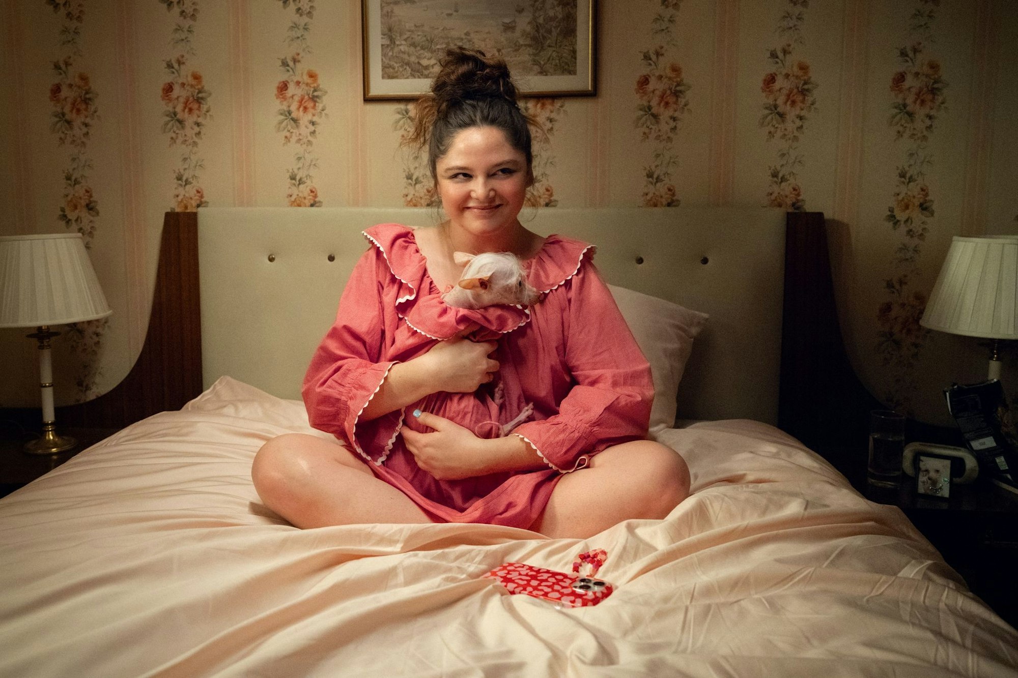 Comedian Megan Stalter spielt die Hauptrolle in der Netflix-Serie «Too Much».