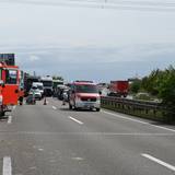 Stau nach einem Lkw-Unfall auf der A4 bei Esldorf (Archivfoto).