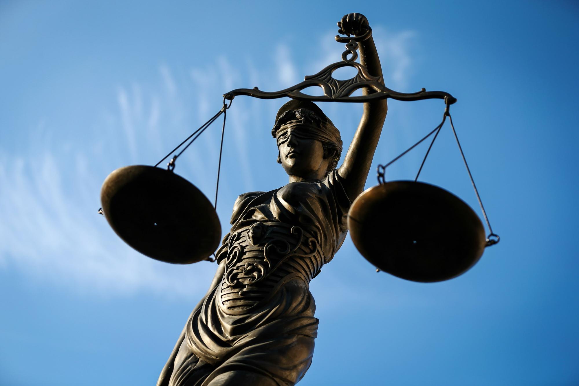 Zu zwei Jahren und zehn Monaten Haft verurteilt.