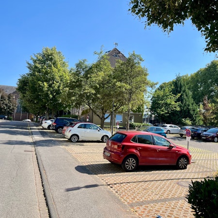 Parkplatz neben dem Rathaus und dem Kulturforum in Burscheid