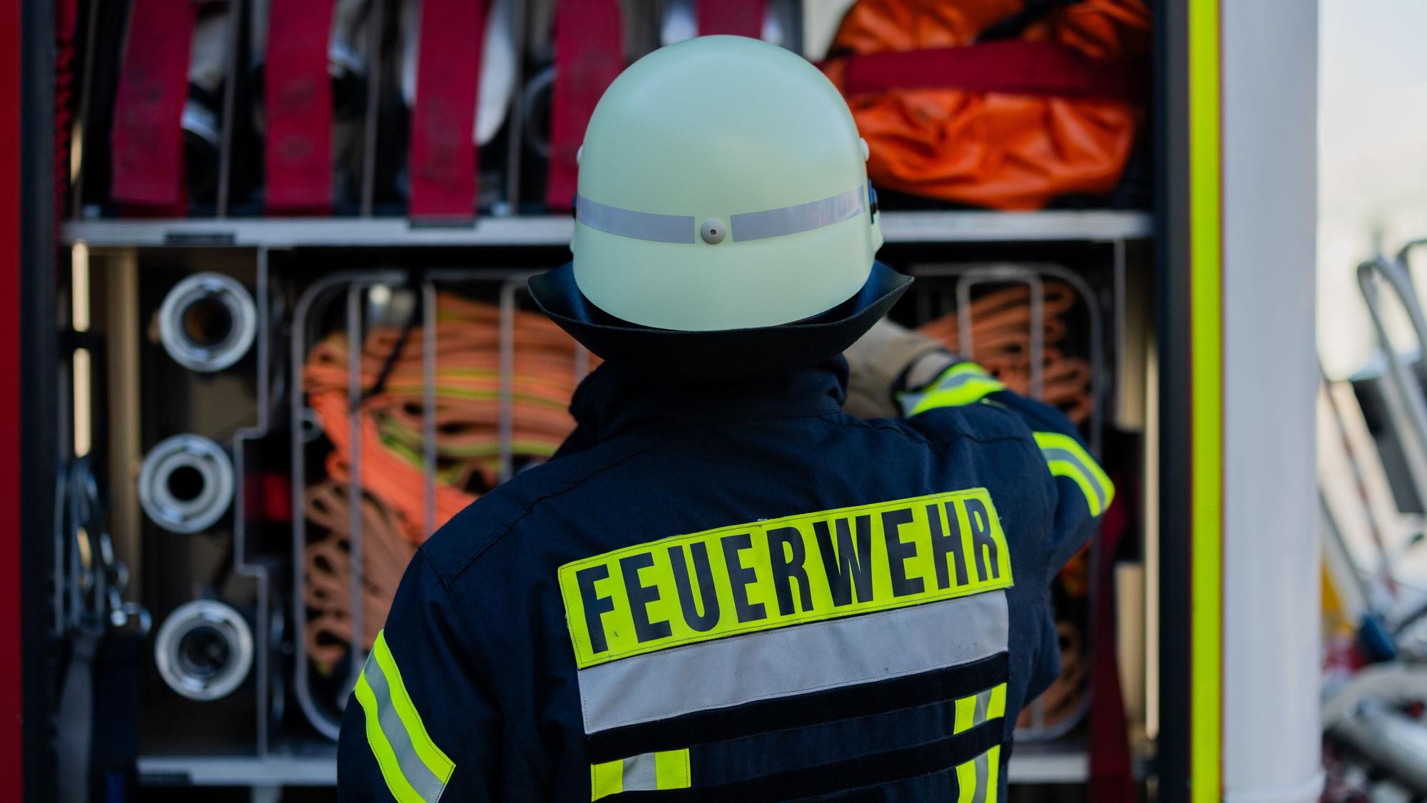 Bombenfund in Bornheim, Feuerwehr im Einsatz. (Symbolfoto)