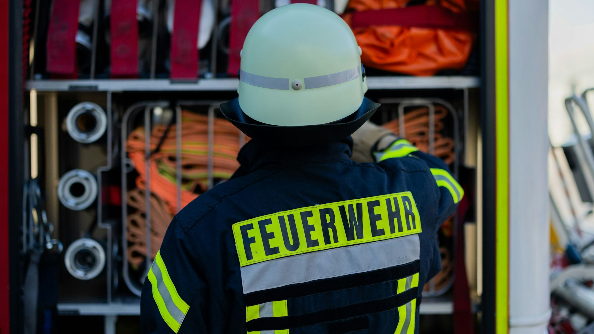 Einsatz für die Feuerwehr und den Rettungsdienst in Bonn. (Symbolfoto)