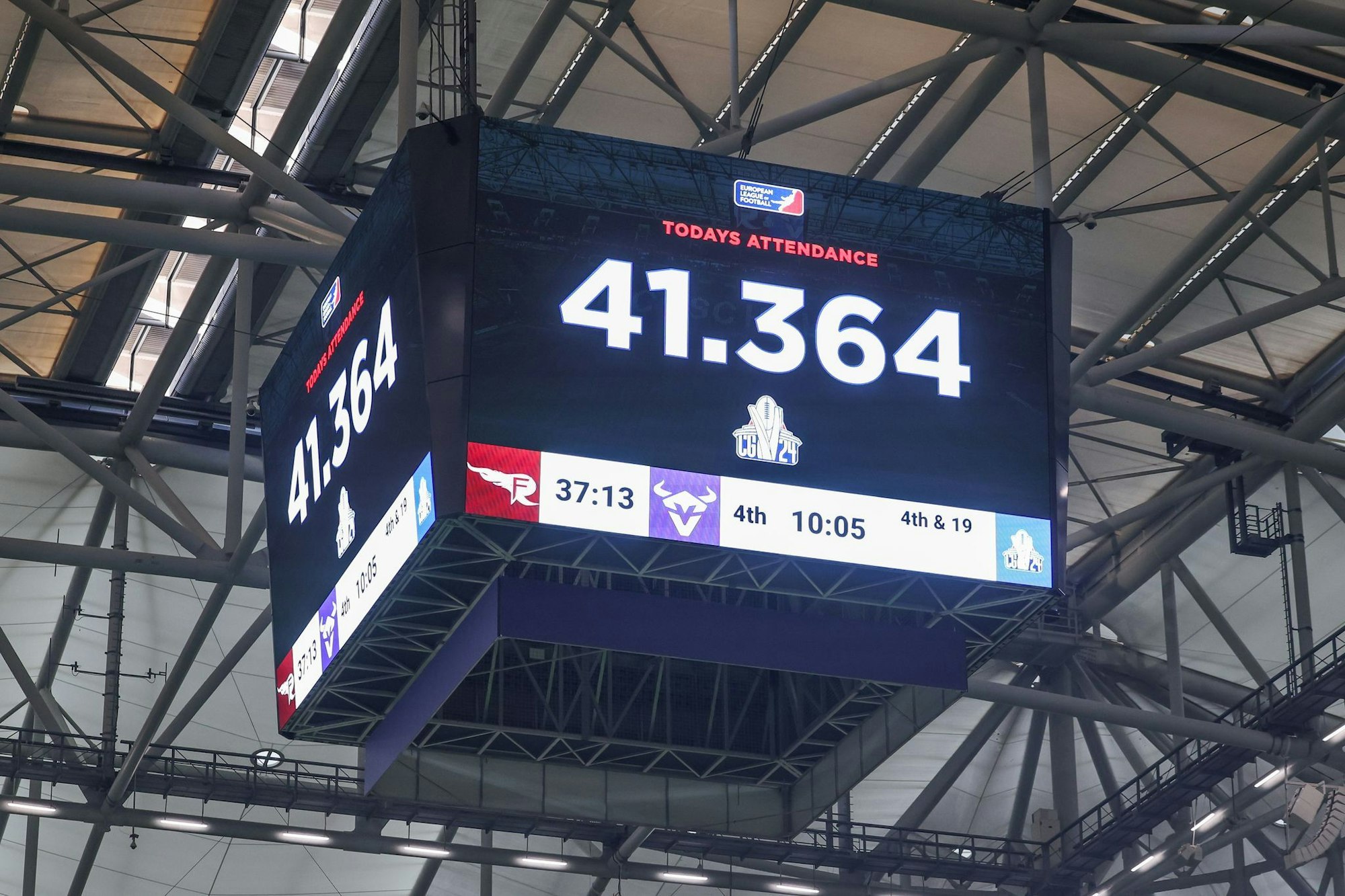 Über 40.000 Zuschauer waren auf Schalke dabei.
