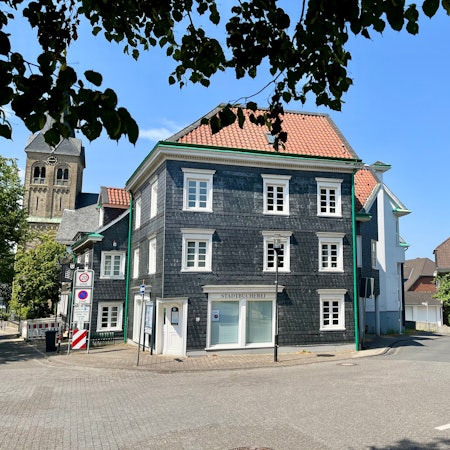 Marktplatz und Kirchenkurve in Burscheid