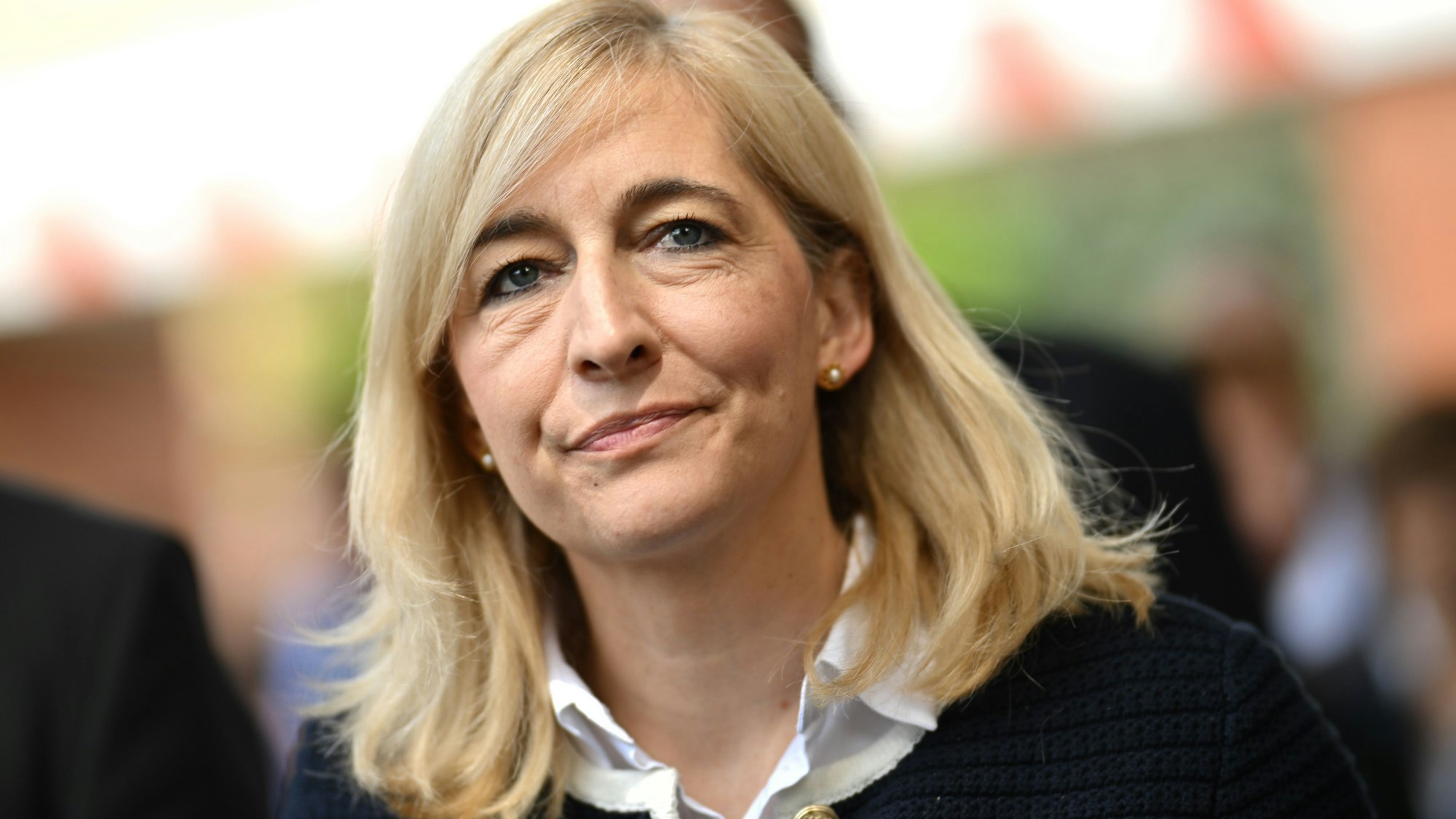 16.07.2025, Niedersachsen, Braunschweig: Nina Warken (CDU), Bundesgesundheitsministerin, bei einem Besuch im Städtischen Klinikum Braunschweig. Thema des Besuches ist vor allem die Krankenhausreform des Bundes. Foto: Julian Stratenschulte/dpa +++ dpa-Bildfunk +++
