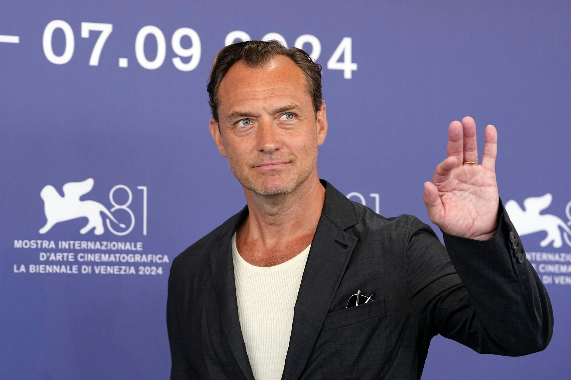 Auch im vergangenen Jahr kam Jude Law mit einem Film nach Venedig (Archivbild).