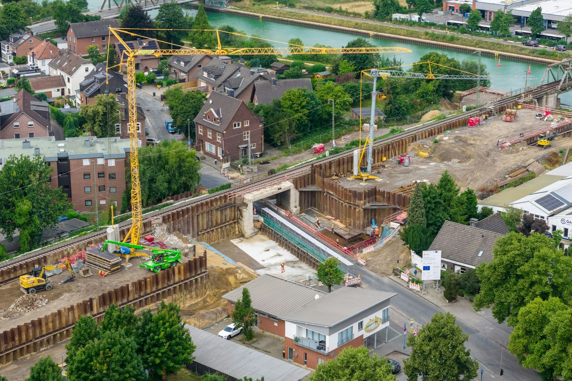 Die Überquerung des Wesel-Datteln-Kanals in Voerde ist das Herzstück des 80-wöchigen Baumarathons am Niederrhein.