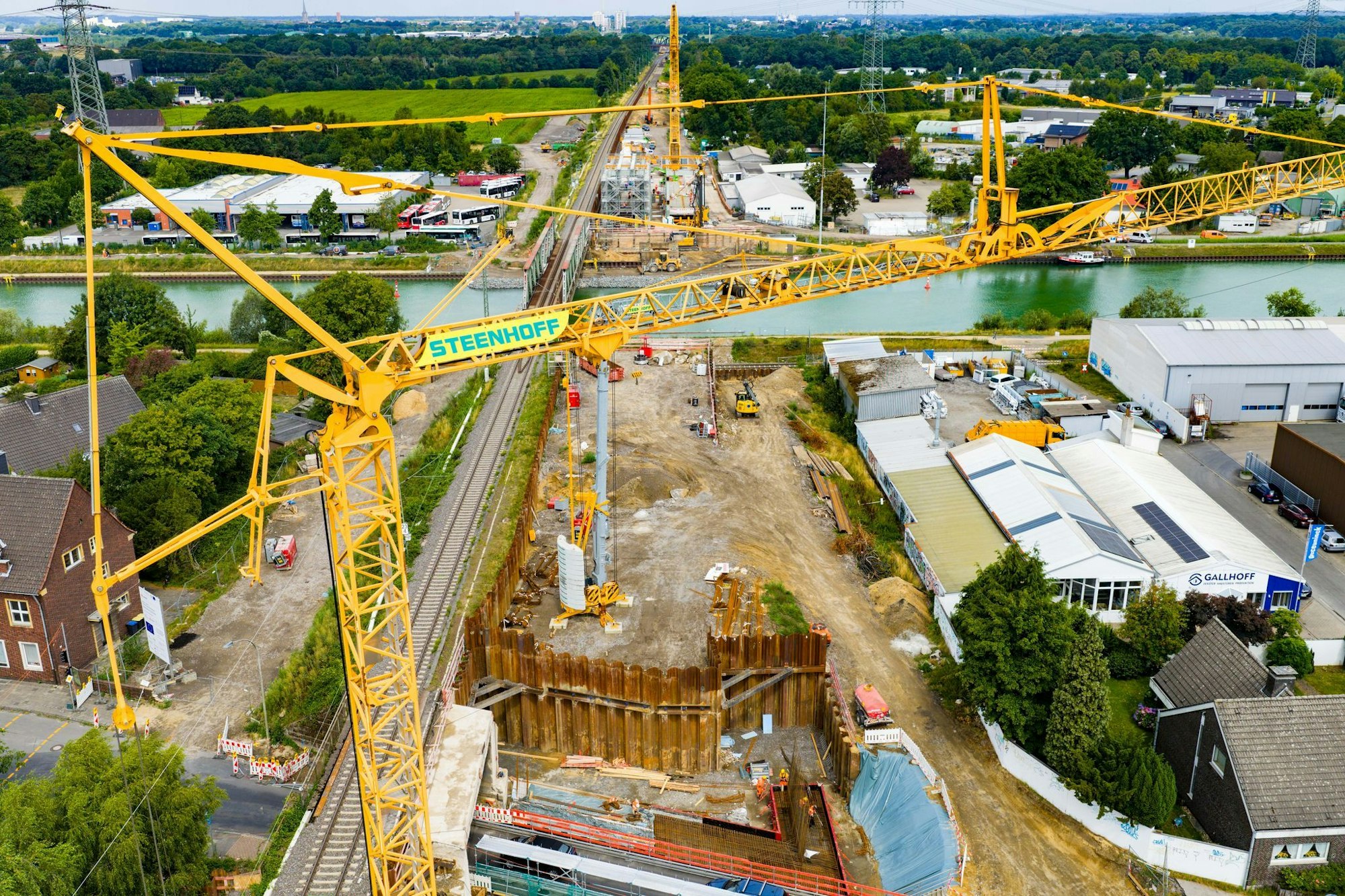 1,5 Meter höher soll die Bahn-Brücke über den Wesel-Datteln-Kanal werden - doch das hat weitreichende Auswirkungen.