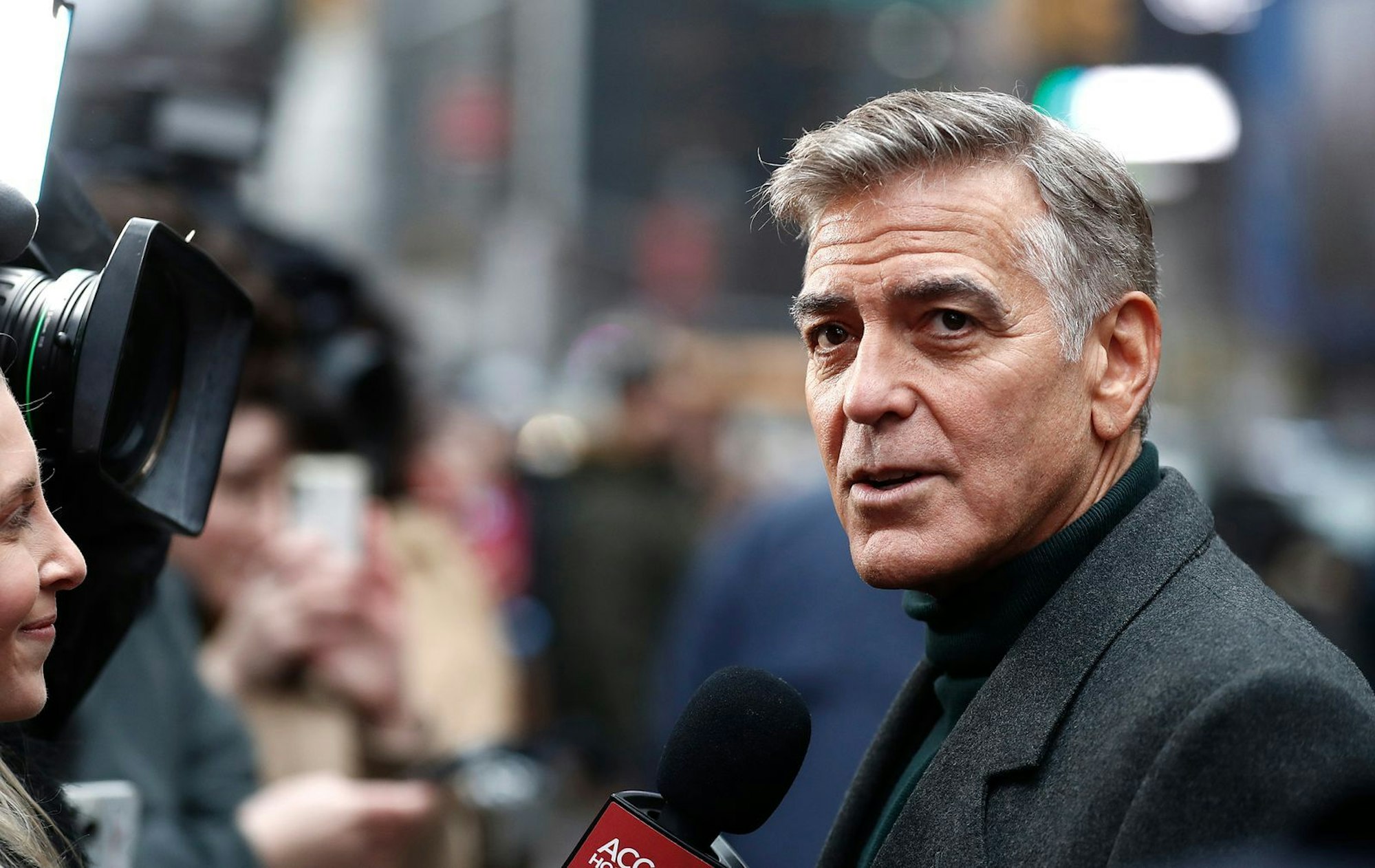 Hollywoodstar George Clooney hatte Joe Biden im vergangenen Jahr öffentlich zum Rücktritt aufgefordert. (Bild: 2025 Getty Images/John Lamparski)