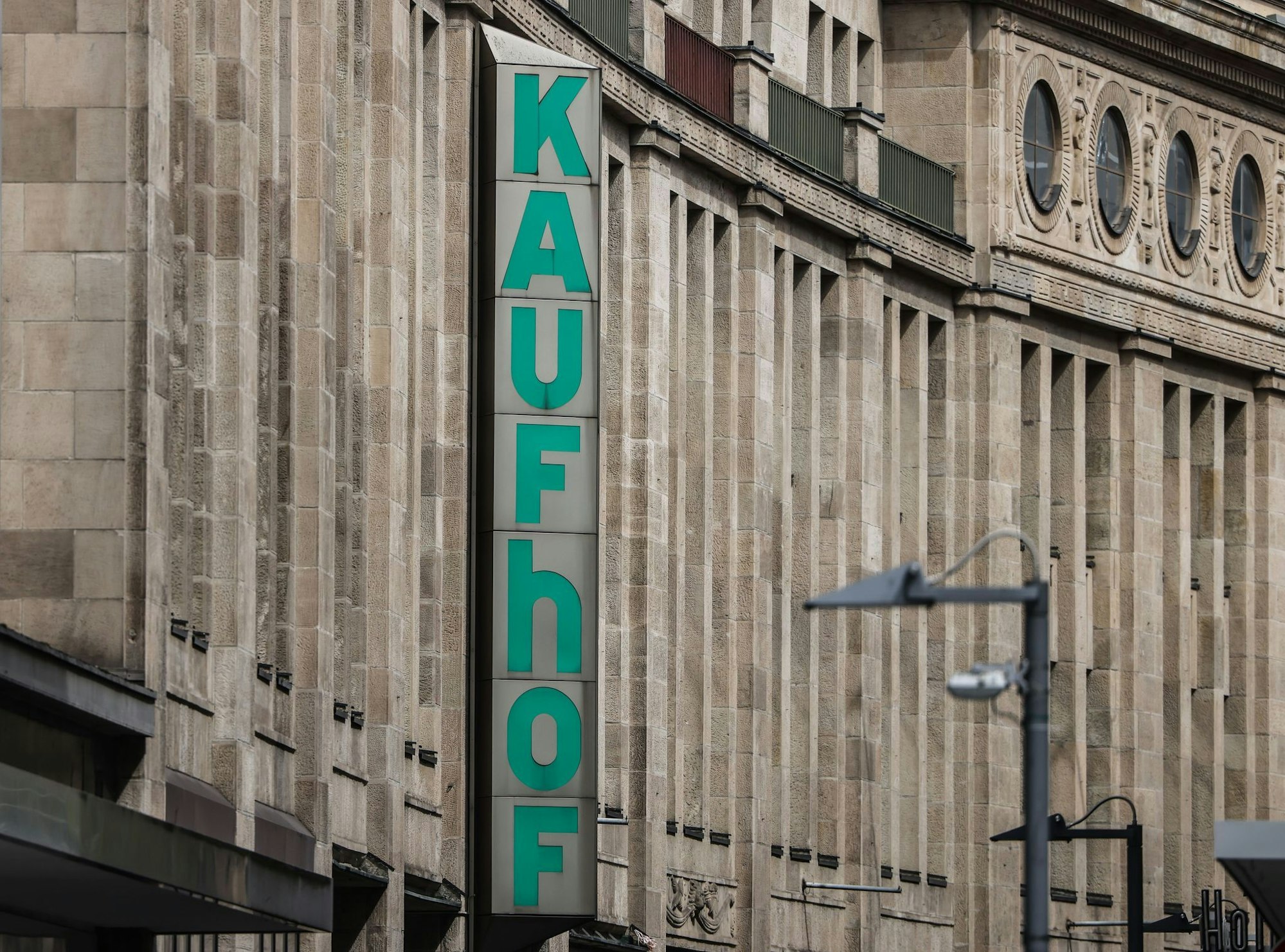 Die Filiale Hohe Straße in Köln überstand die letzte Insolvenz ebenfalls. In der Stadt gibt es aktuell noch drei Galeria-Warenhäuser.