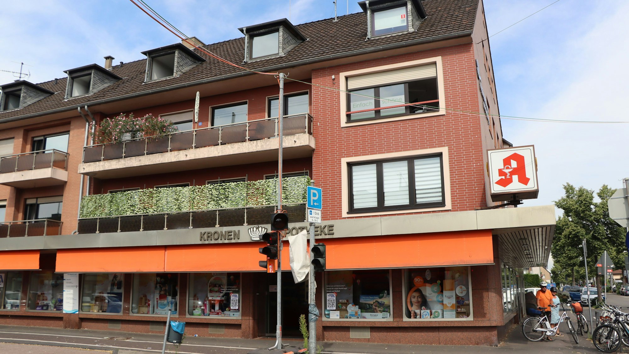 Zu sehen ist das Gebäude der Apotheke.