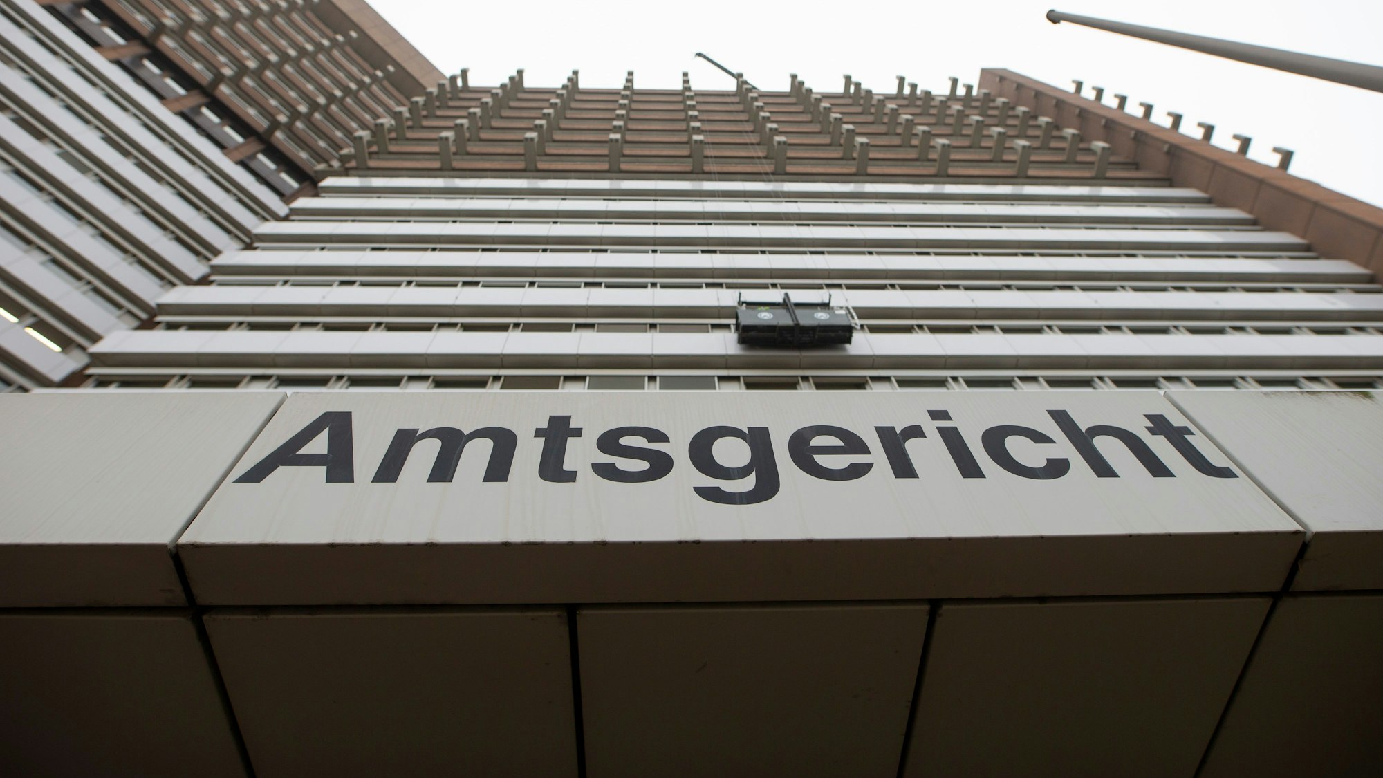 Der Eingang zum Amtsgericht auf dem Gelände des Justizzentrums Köln Luxemburger Straße