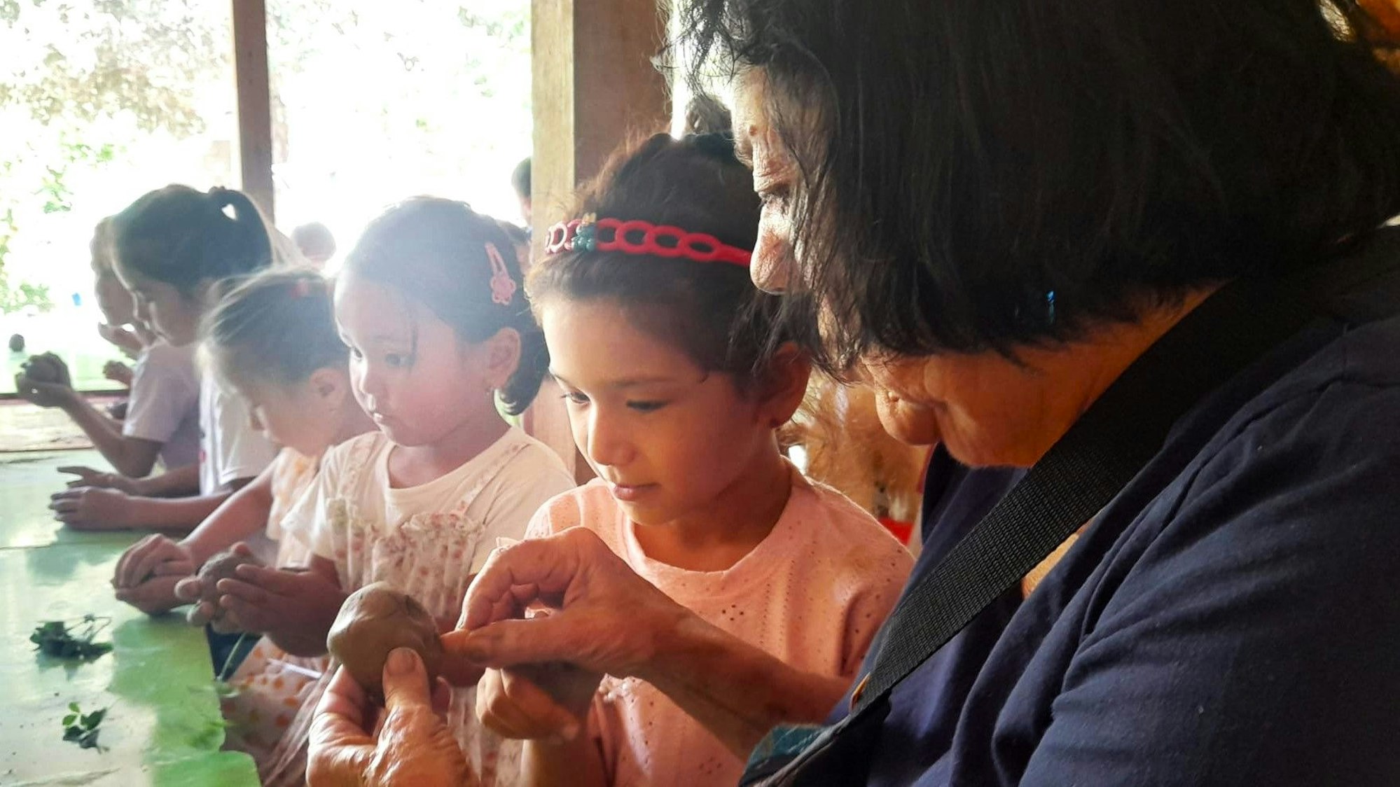 Ulrike Hartmann half beim Aufbau einer Schule im „Tal der Glücklichen“ in Marokko.