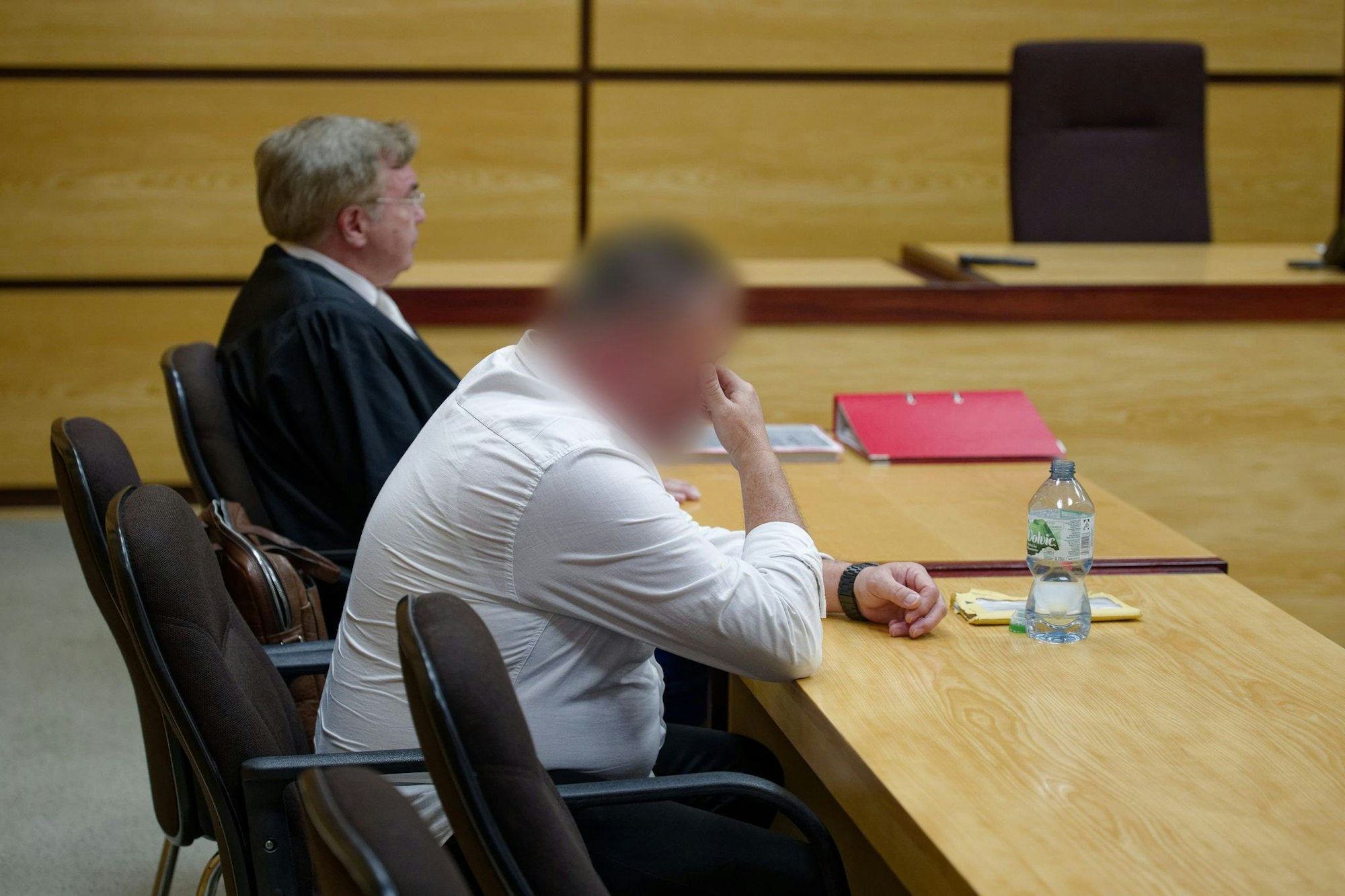Mehr als zwei Jahre nach einem tödlichen Zugunfall in Hürth steht ein Prozess gegen einen Angeklagten vor dem Ende. (Archivbild)