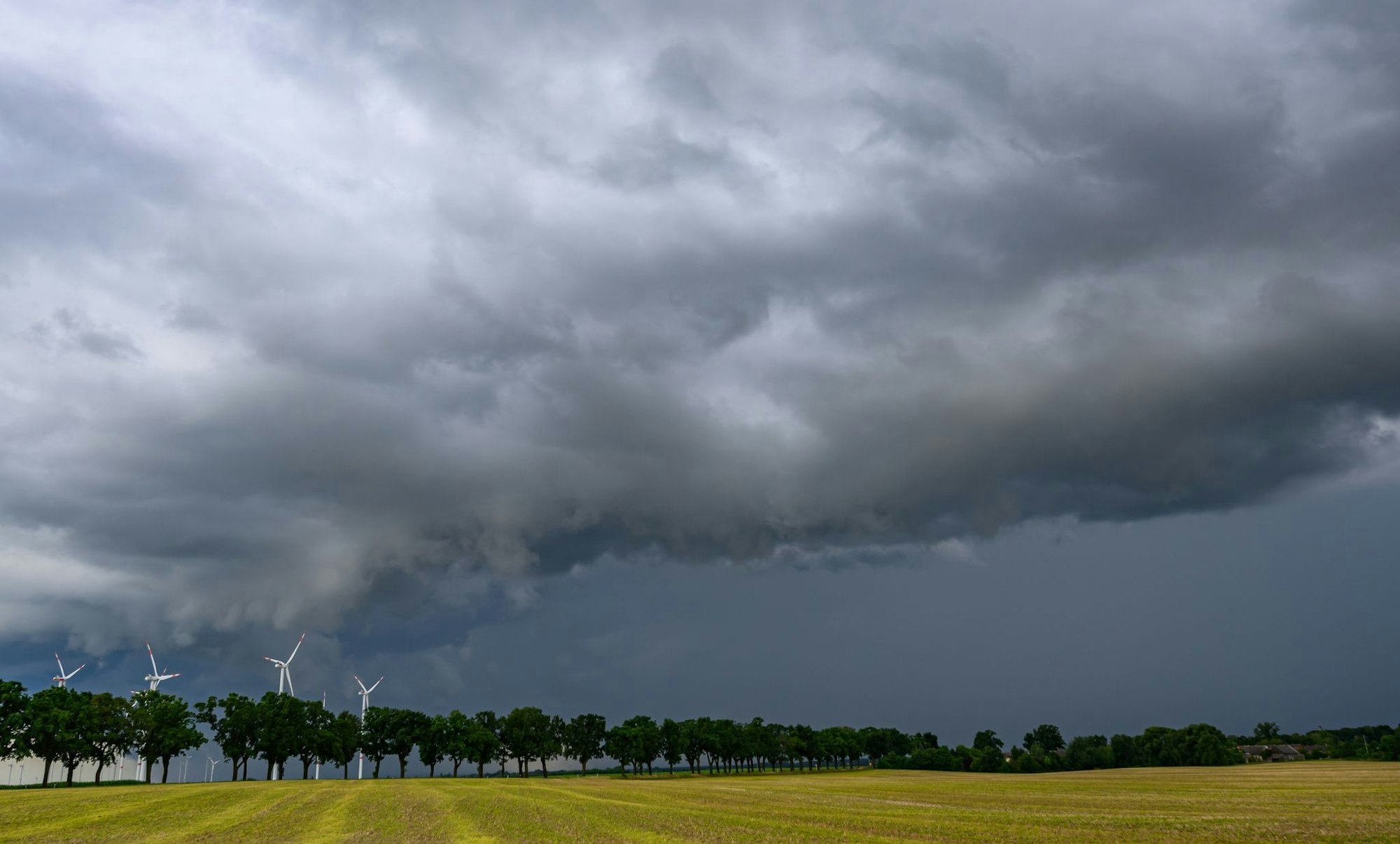 Dunkle Wolken zeigen sich in den kommenden Tagen öfter in Deutschland.
