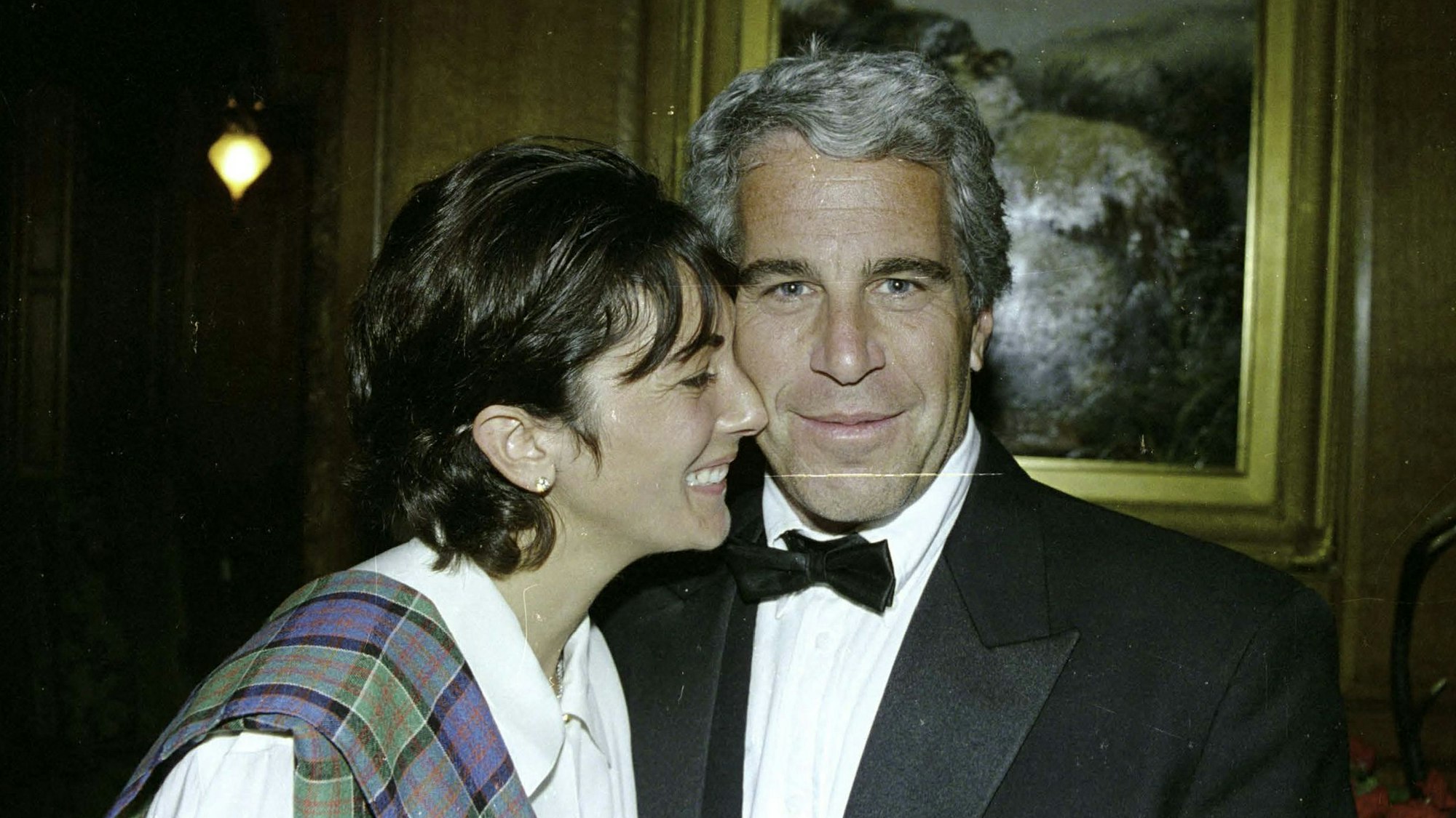Ghislaine Maxwell zusammen mit Jeffrey Epstein auf einer undatierten Archivaufnahme.