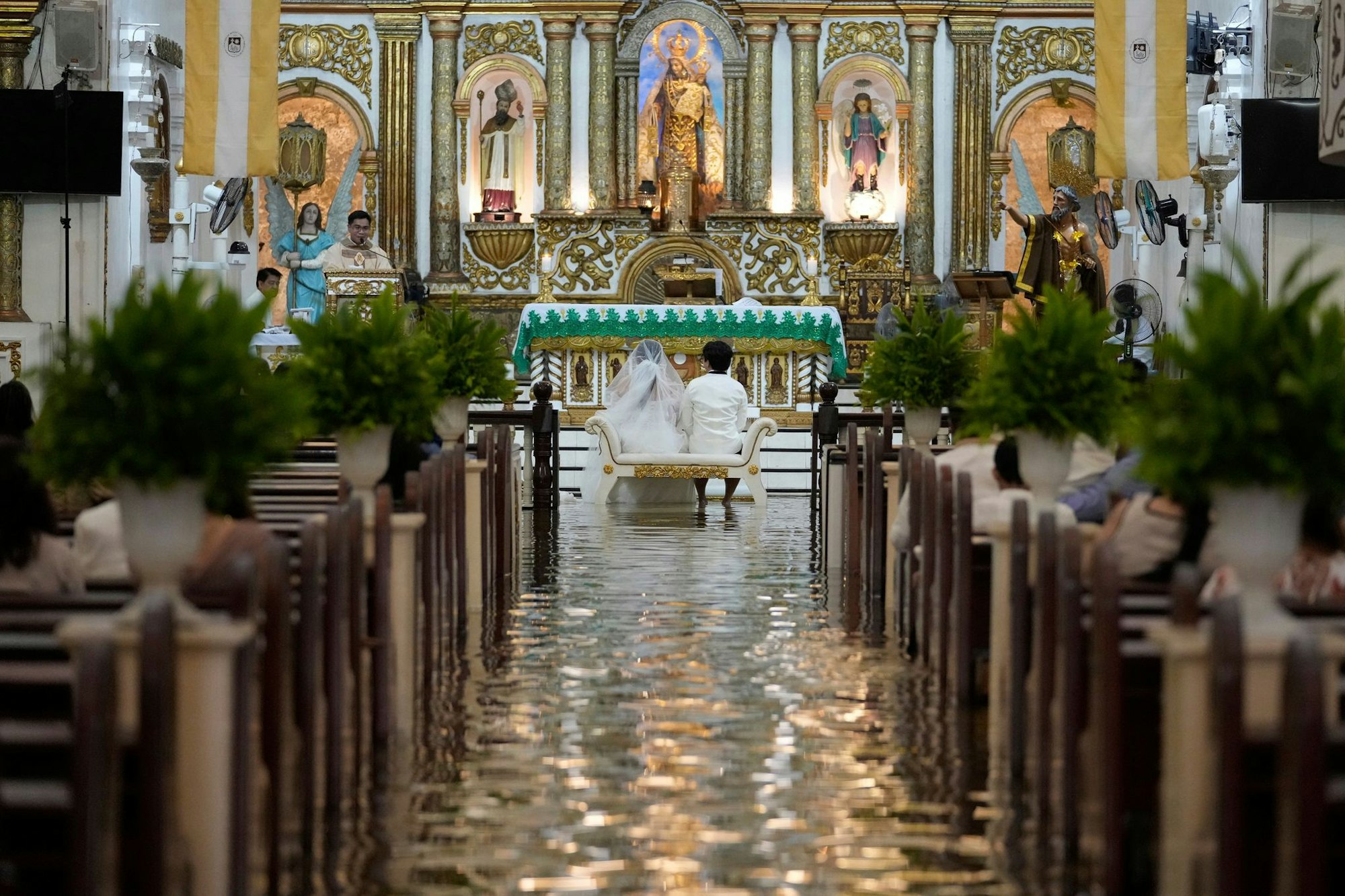 Das Paar hatte die Kirche in Malolos schon vor zwei Jahren gebucht.