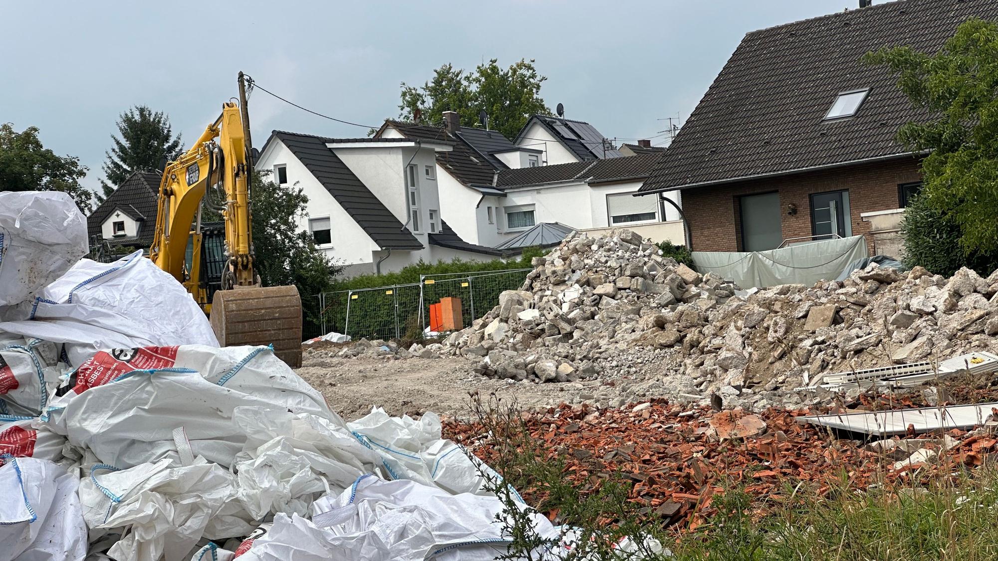 Wo früher Häuser standen, fahren nun Bagger. Die Fläche soll später teilweise begrünt werden.
