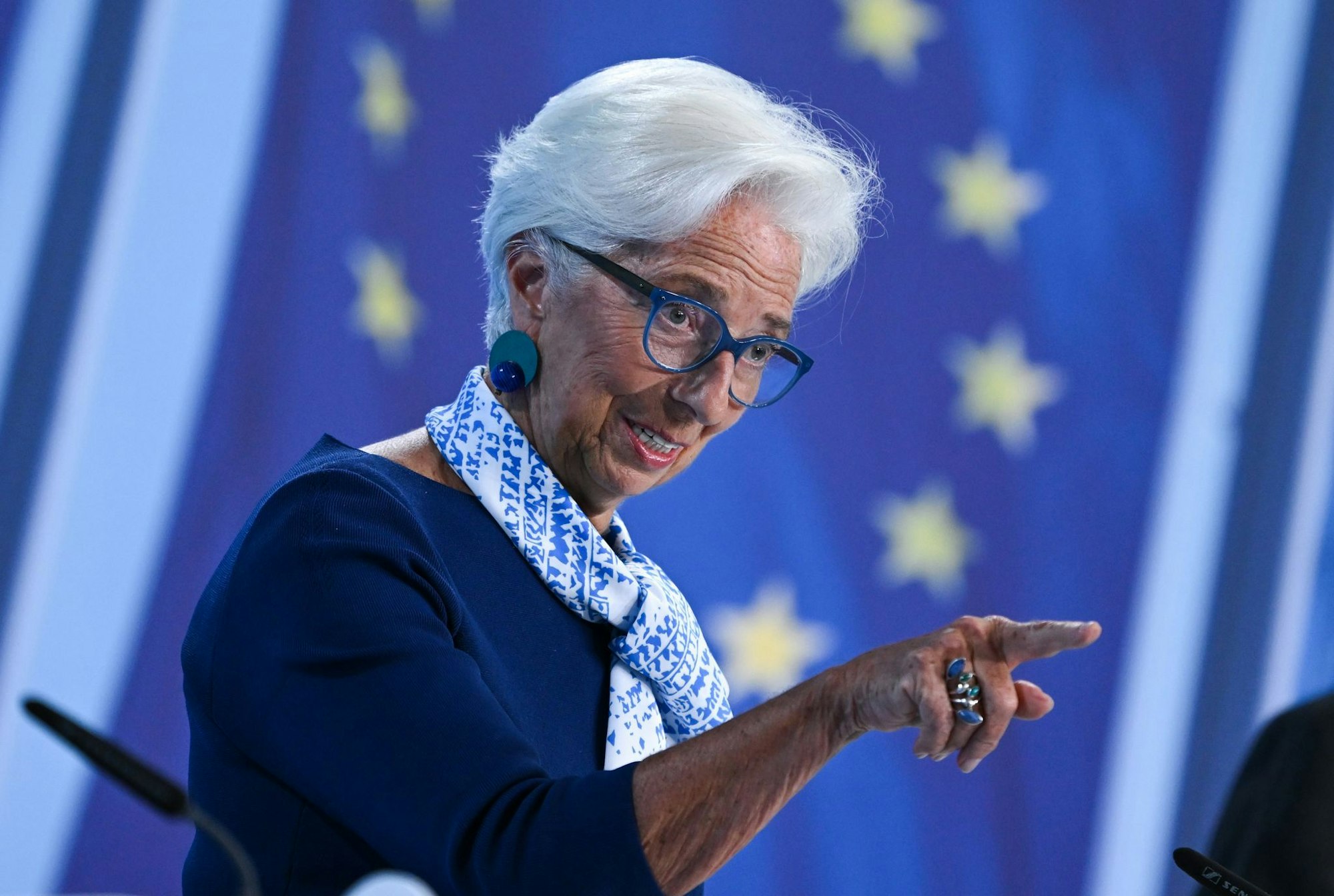 EZB-Präsidentin Christine Lagarde hält sich beim künftigen Kurs bedeckt (Archivbild)