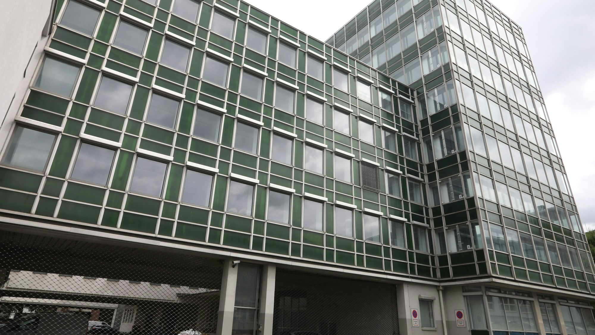 21.07.2025, Köln: Das Kaufhof-Areal an der Leonhard-Tietz-Straße im Übersichtsbild. Die Kölner Stadtverwaltung will dort als Mieterin einziehen, doch das Vorhaben verzögert sich und wird teurer als geplant. Foto: Arton Krasniqi