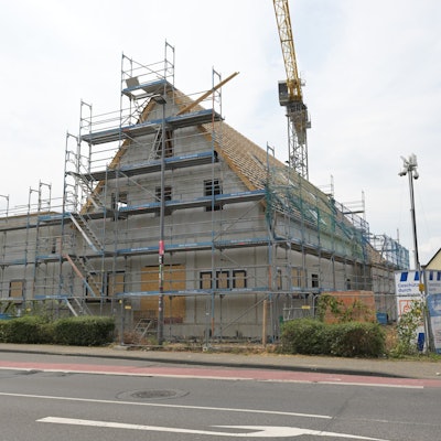 Das Foto zeigt den neuen Aldi in Heidkamp, der in seinen Konturen an die Milchsammelstelle erinnert