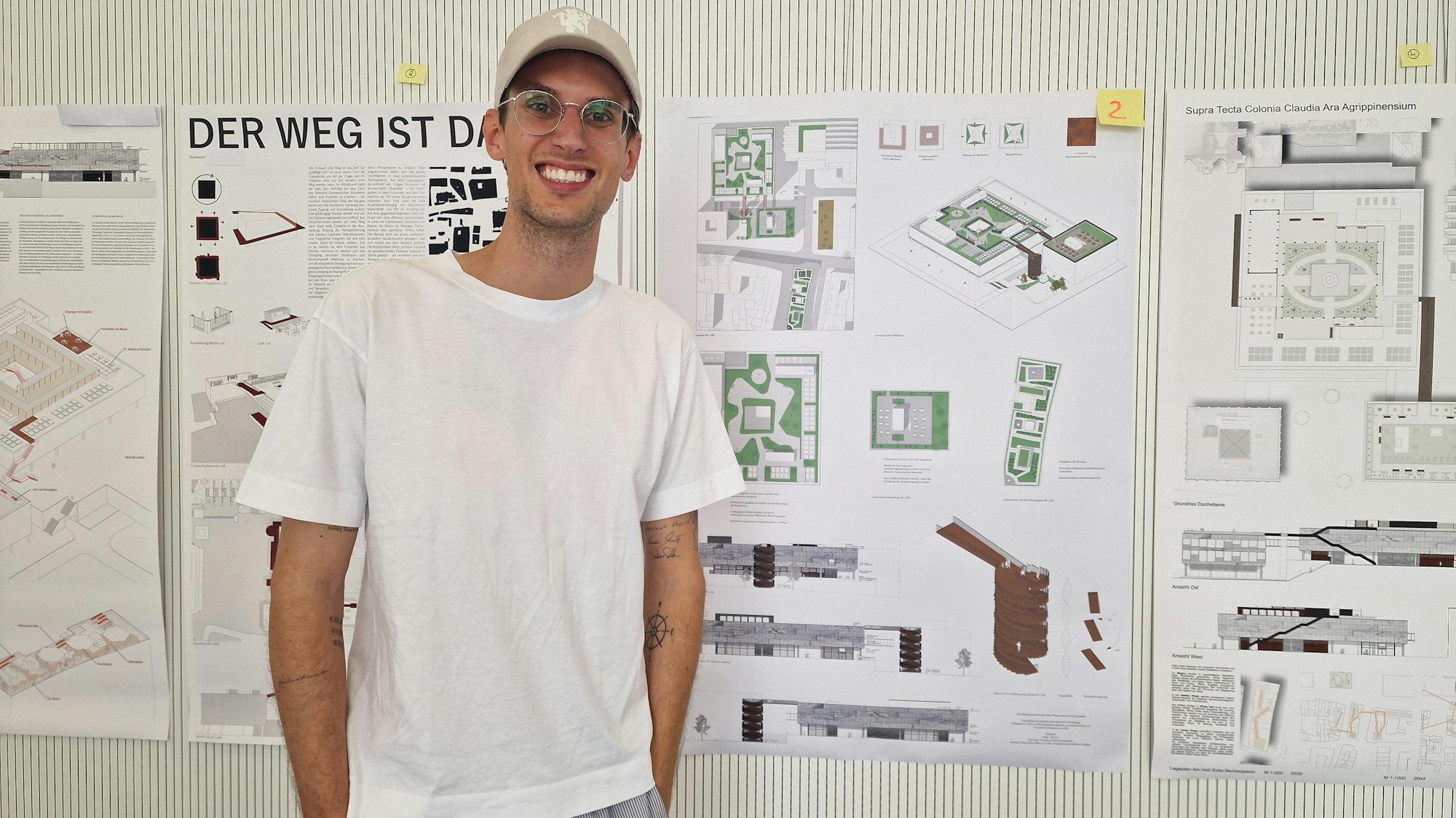 Julian Böttcher stellt beim Haus- und Grundbesitzerverein seine Idee für eine Begrünung und Öffnung des Dachs des Römisch Germanischen Museums vor.