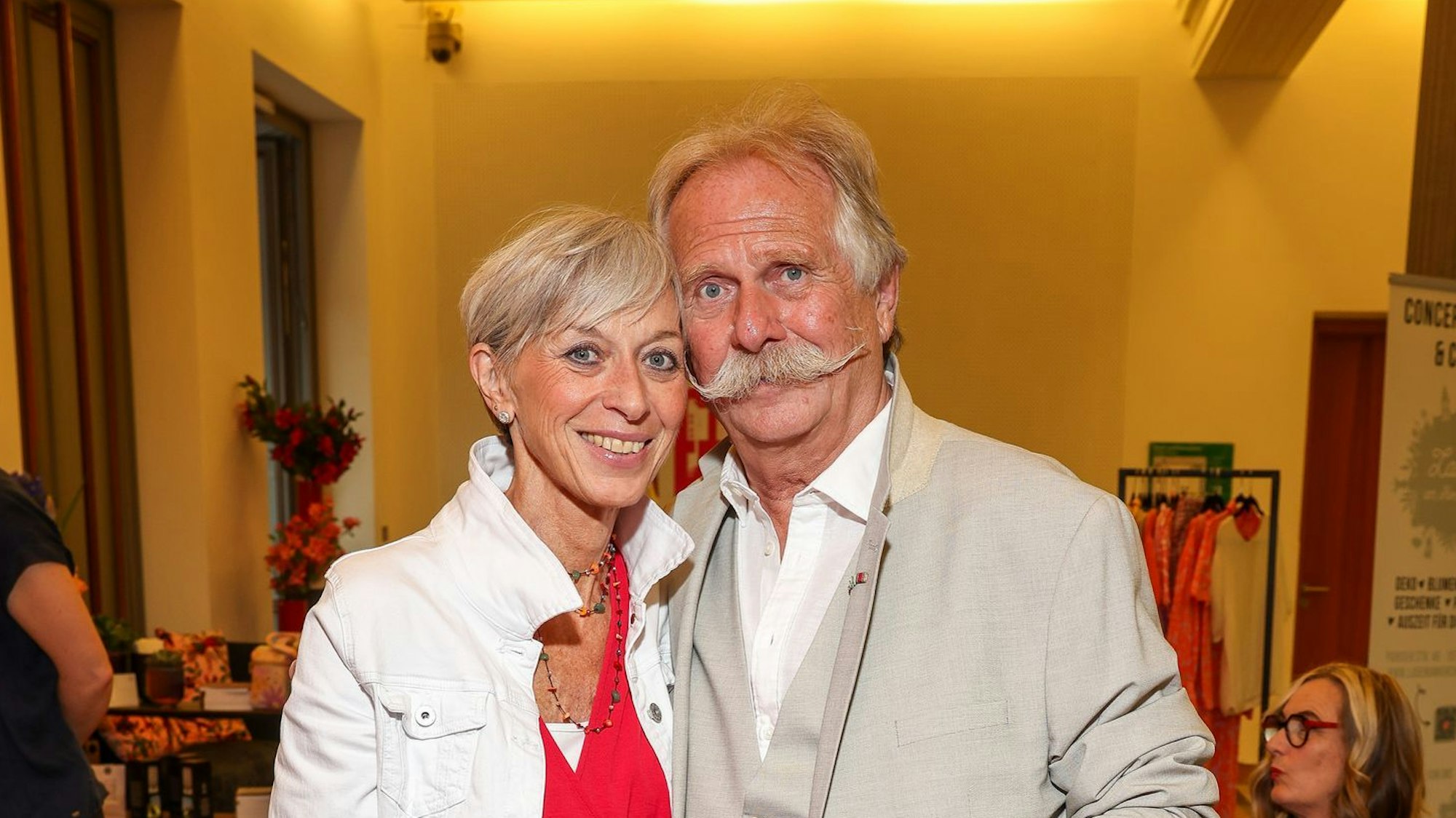 Anke und Henning Krautmacher im Mai 2024: Der Frontmann der Höhner hatte die Kölner Band Ende 2022 verlassen, um sich um seine Frau zu kümmern. Anke Krautmacher war 2022 schwer an Magenkrebs erkrankt.