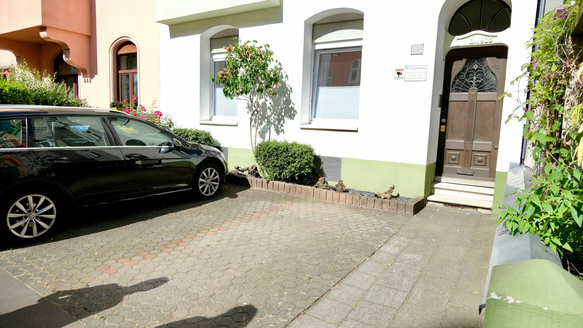 Aus einem Vorgarten an der Hardtstraße wurden Parkplätze.