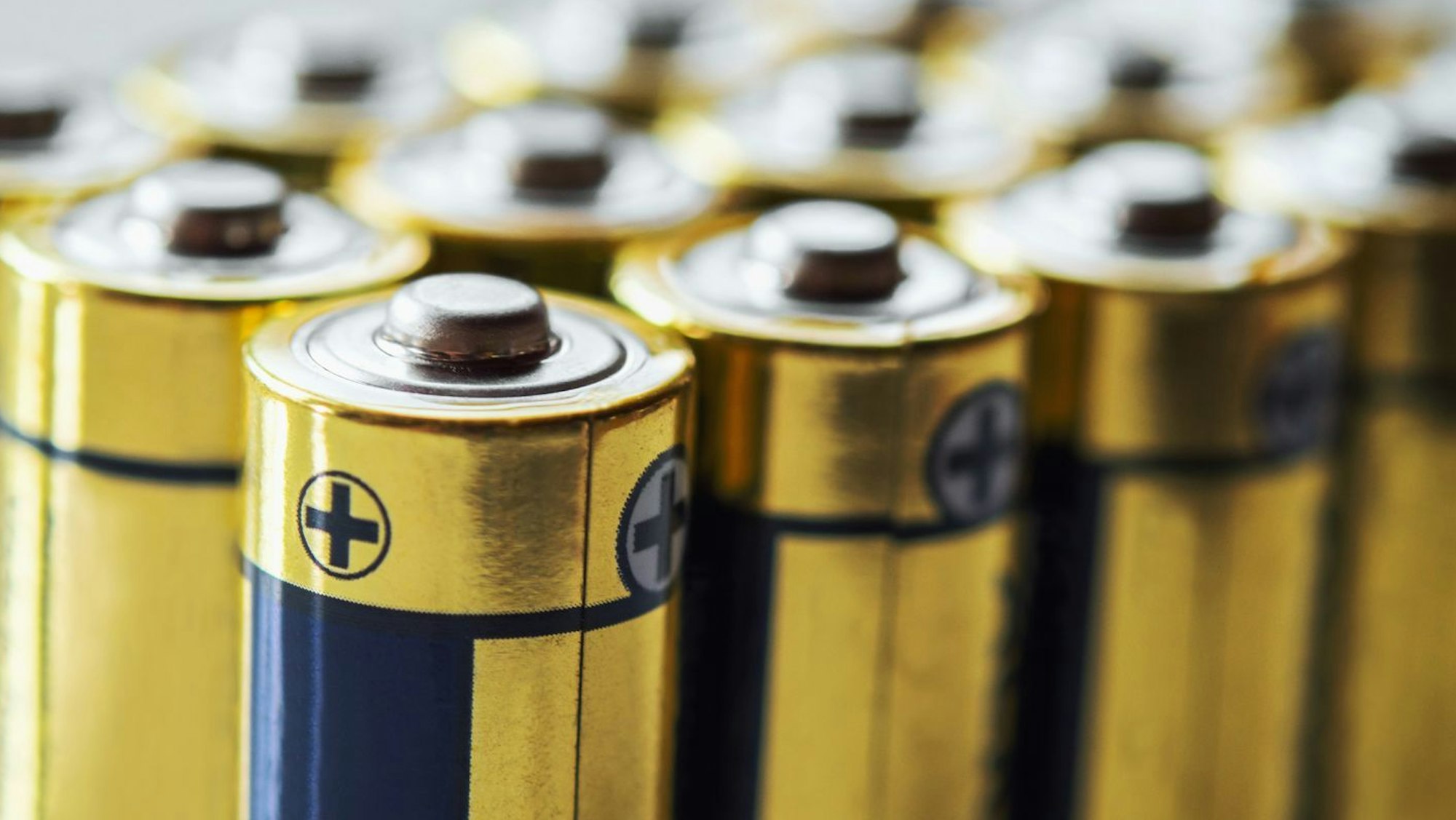 Mit dem neuen Batteriegesetz soll vor allem die Rücknahme von Lithium-Ionen-Akkus erleichtert werden. (Bild: iStock/lovelyday12)