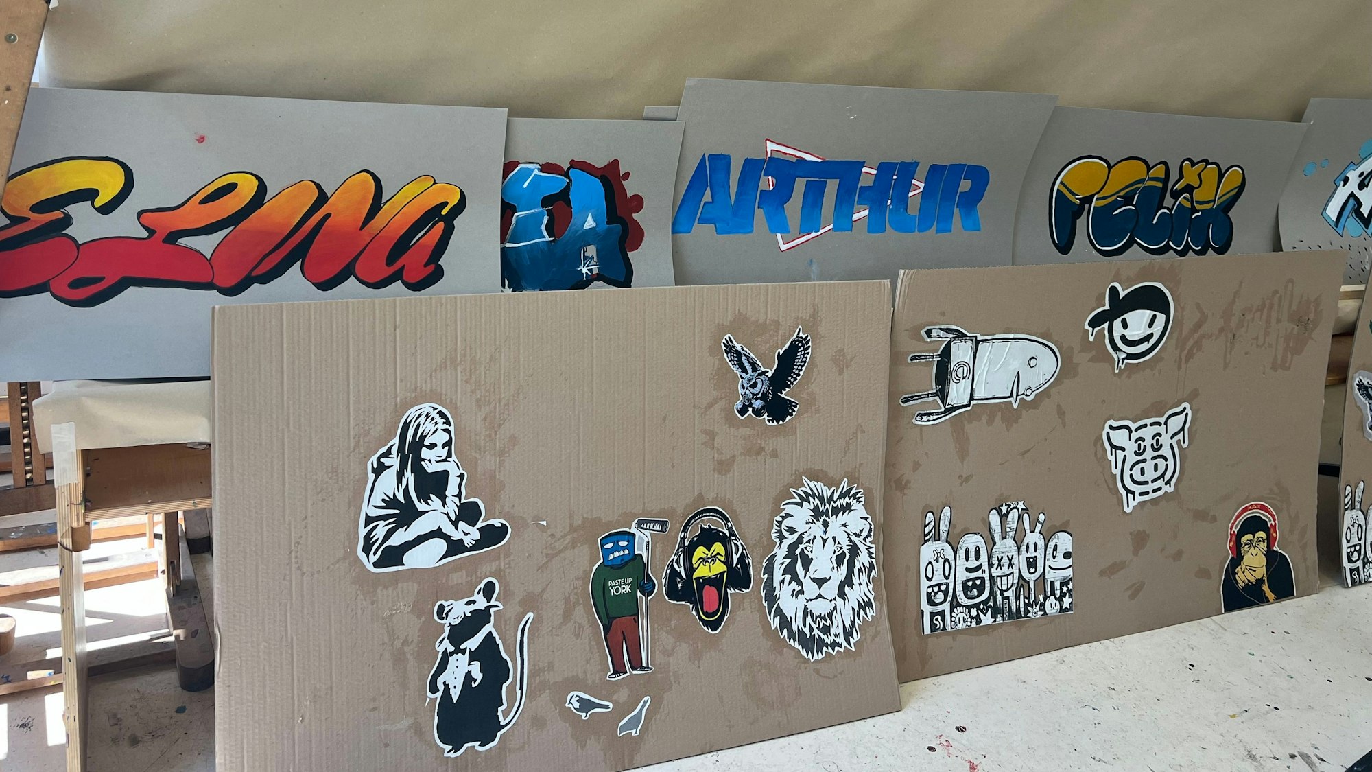 Eigens erstellte Namensschilder der Teilnehmer