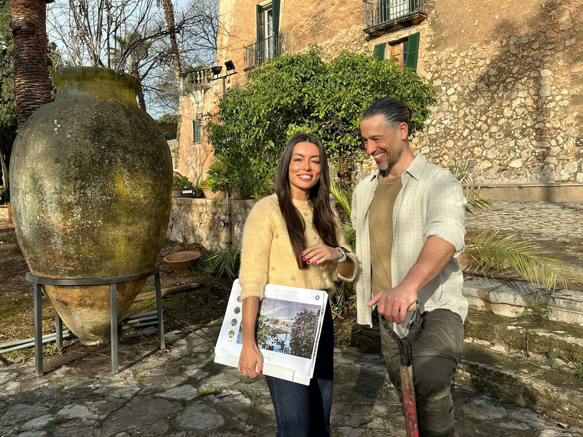 Lourdes Vázquez und Davit Arican haben schon viele Traumgärten gestaltet. Nun haben sich die Landschaftsplaner für eine gemeinsame Sendung zusammengetan. (Bild: ZDF / Tom Gläser)