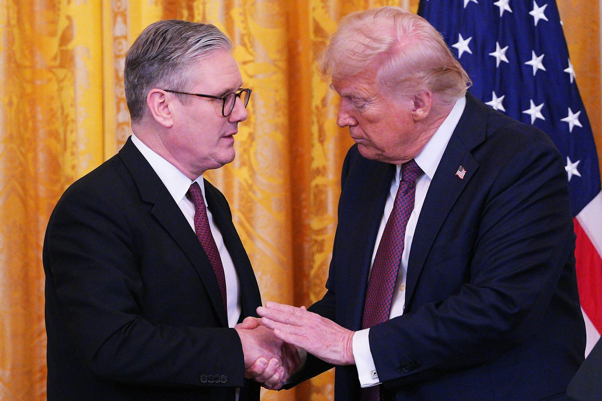 Donald Trump (r.) und Keir Starmer pflegen einen engen Austausch. (Archivbild)