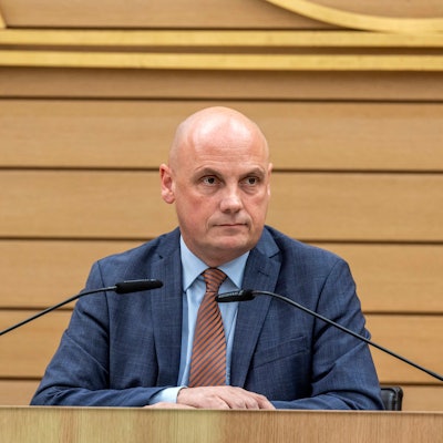 Daniel Born (SPD), Landtagsvizepräsident von Baden-Württemberg, bei einer Plenarsitzung in Stuttgart.