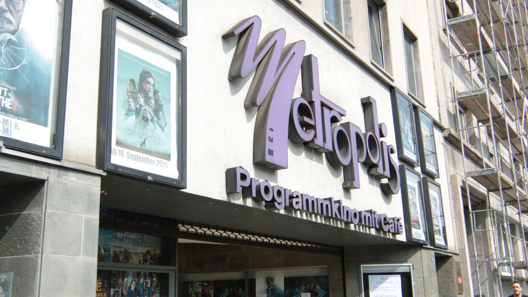 Das Bild zeigt das Metropolis von außen.