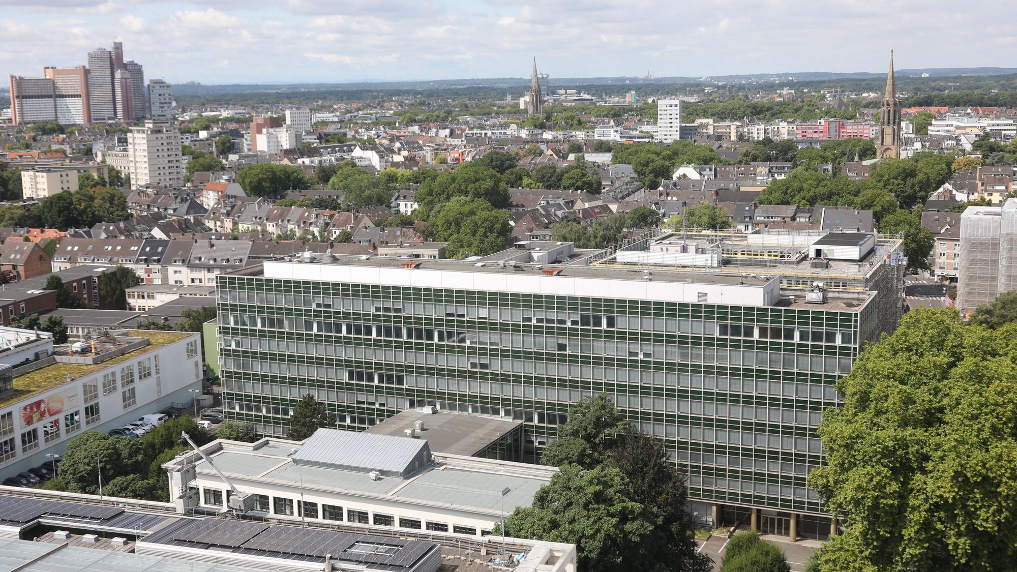 Die ehemalige Kaufhof-Zentrale an der Leonhard-Tietz-Straße