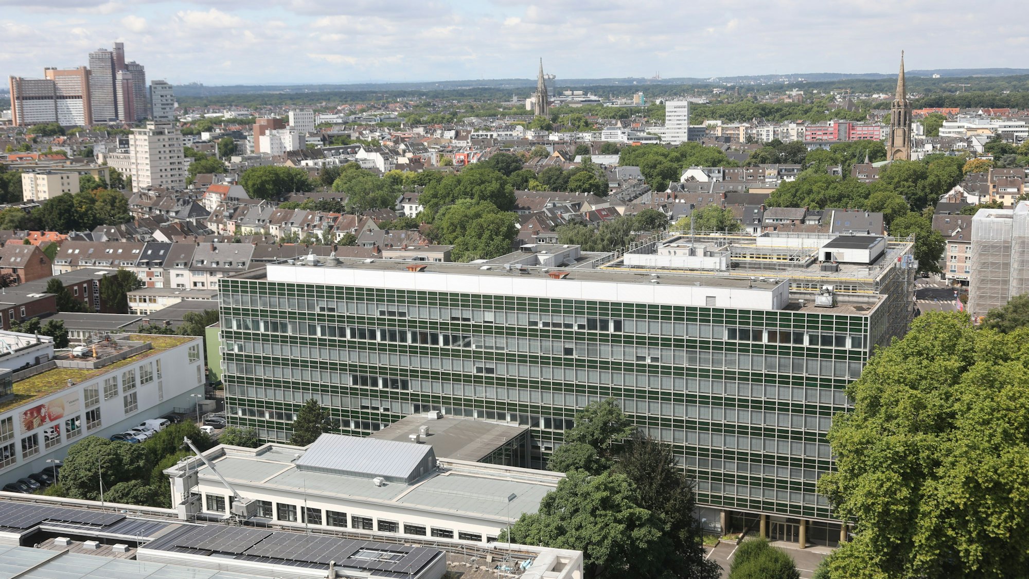 Die ehemalige Kaufhof-Zentrale an der Leonhard-Tietz-Straße