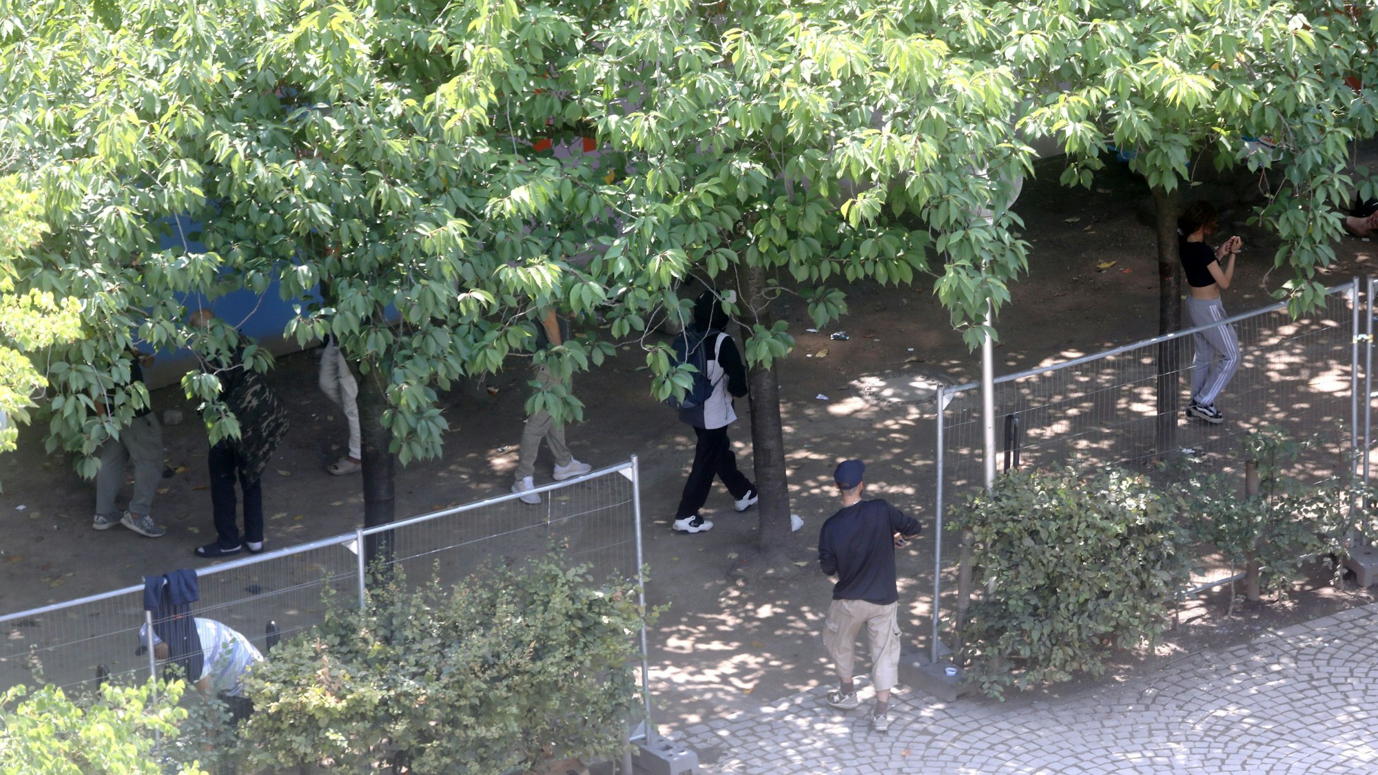 25.07.2025, Köln: Rund um den Neumarkt - ein Ortsbesuch in der Innenstadt. Zahlreichen Drogenabhängigen prägen das Bild des Stadtteils. Die Polizei ist im Dauereinsatz. Der Haubrichsplatz ist fest in den Händen der Szene. Foto: Arton Krasniqi
Personen müssen unkentlich gemacht werden!!!!