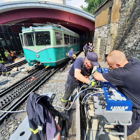 Triebwagen der Drachenfelsbahn entgleist