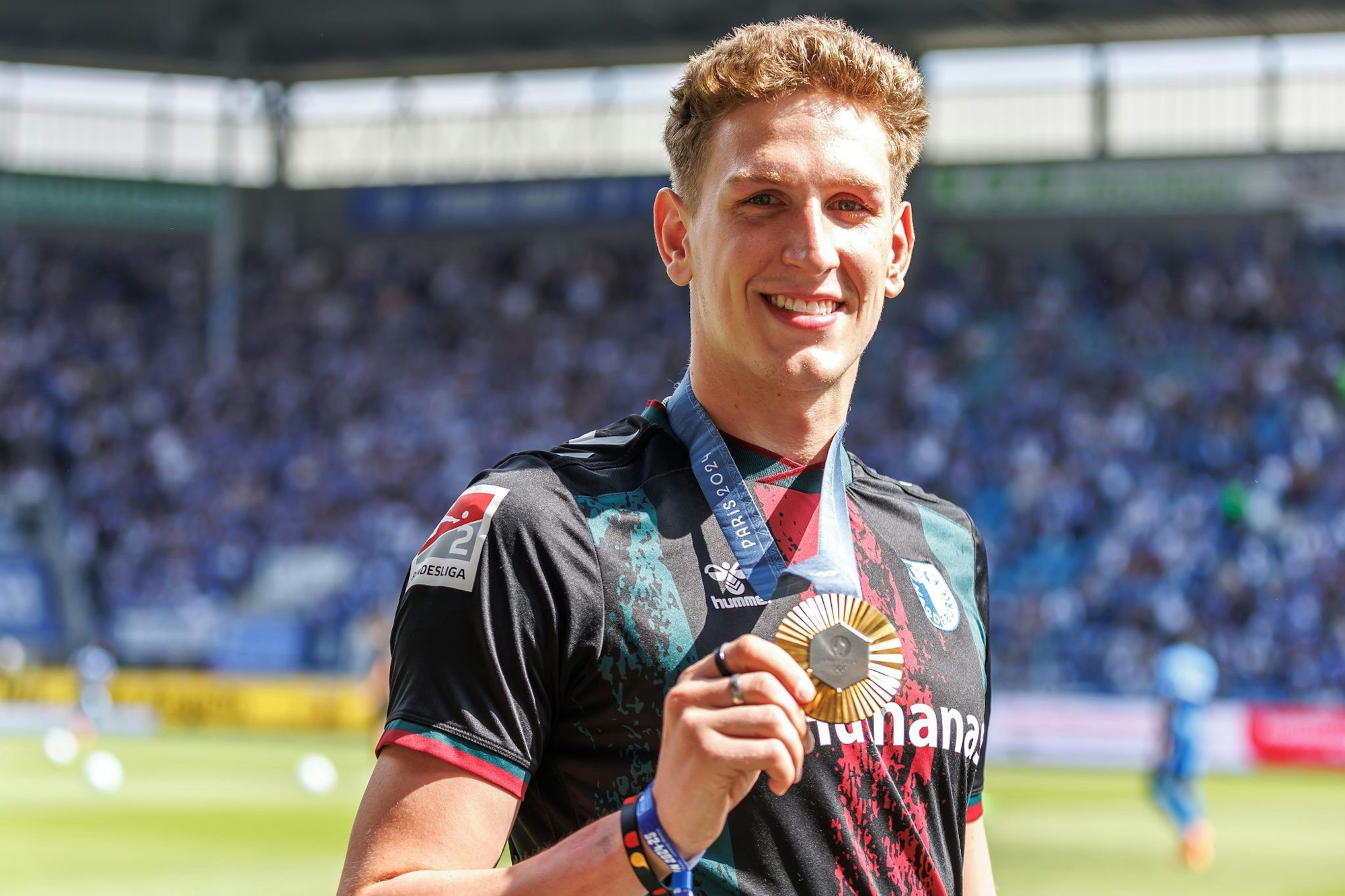 Lukas Märtens wurde auch bei seinem Lieblingsclub 1. FC Magdeburg geehrt.