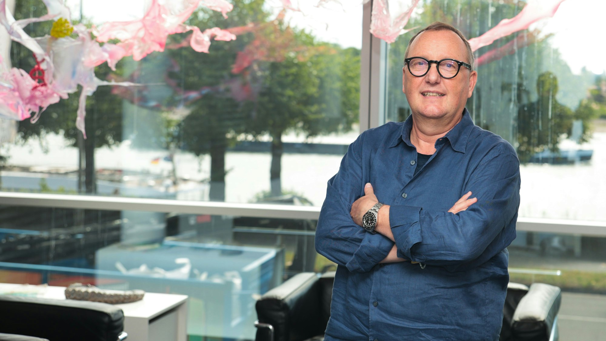 23.07.2025, Köln : Der Weg zur Million. Karl-Heinz Land im Büro seiner Firma Neuland.ai. Foto:Dirk Borm