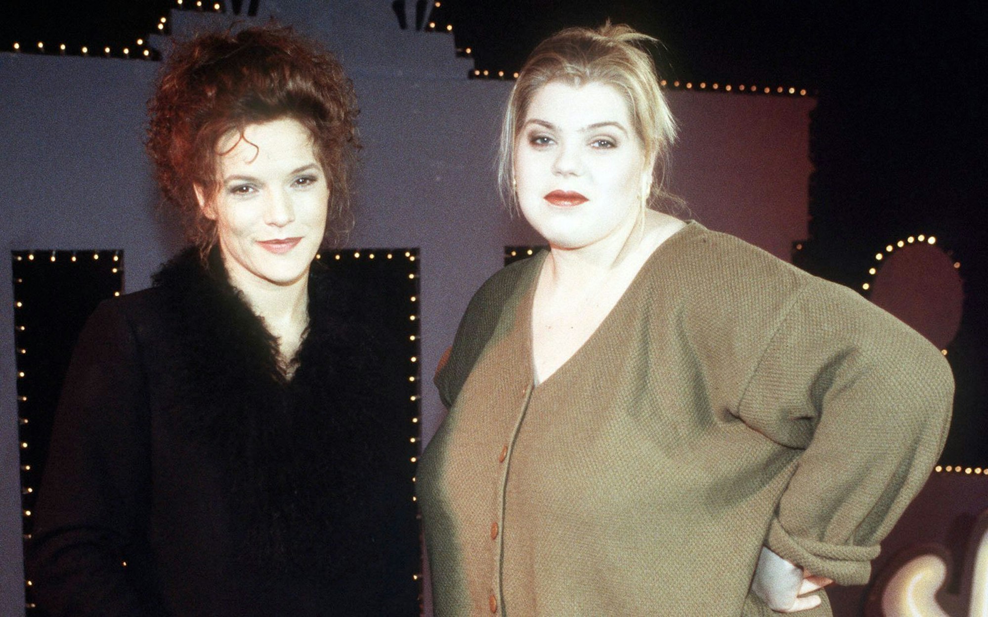Blasser Teint und braune statt blonde Haare: 1994 sah man Ina Müller als Teil des Duos „Queen Bee“ noch in einem ganz anderen Look. (Bild: IMAGO / United Archives)