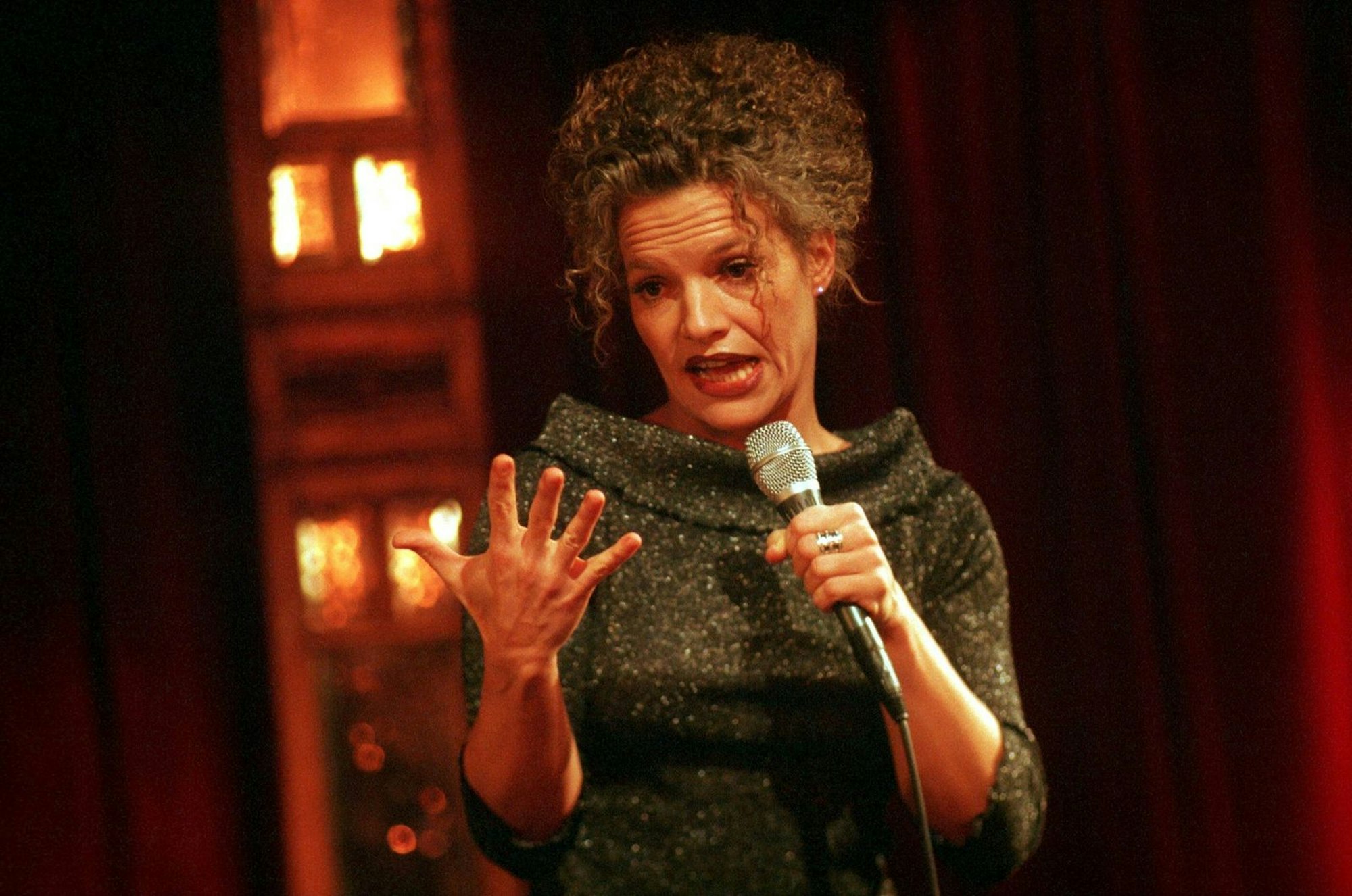 „Queen Bee“-Sängerin und Komikerin Ina Müller, hier im Jahr 2000 mit 35 Jahren. (Bild: IMAGO / POP-EYE)