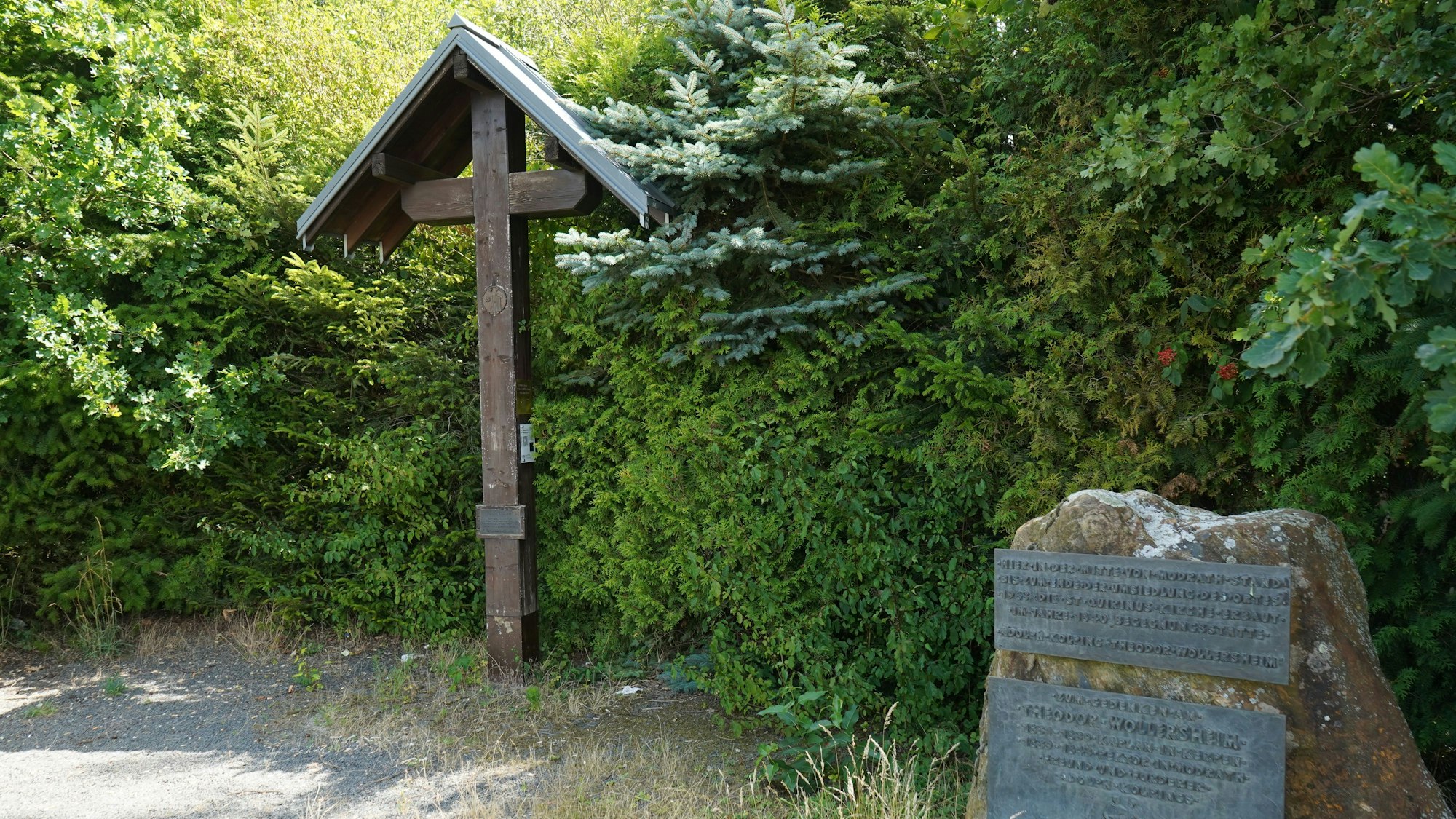 Das Foto zeigt ein Gedenkkreuz.