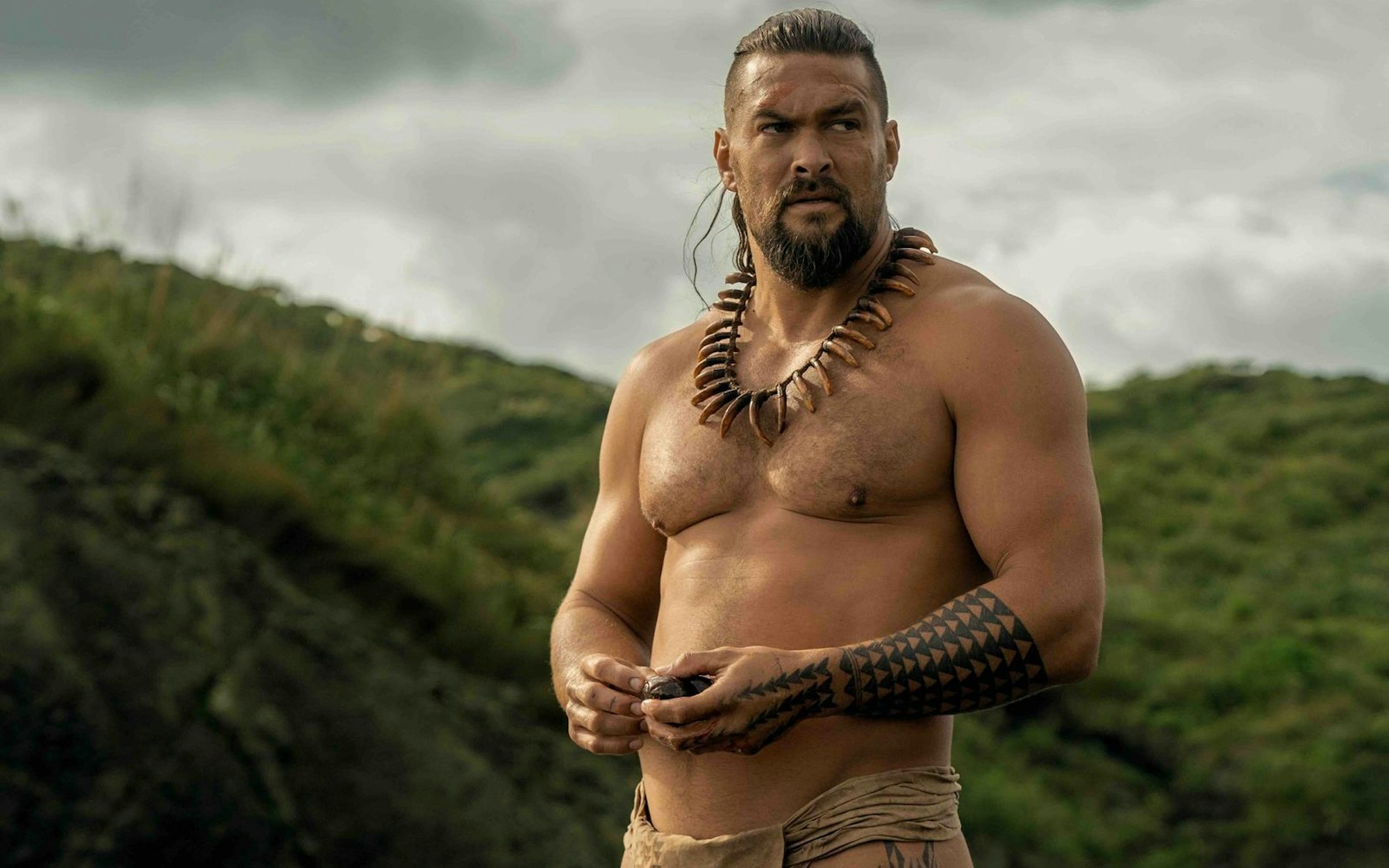 Jason Momoa erzählt in der Apple-Serie „Chief of War“ als Schauspieler, Autor und Produzent die frühe Geschichte seiner Heimat Hawaii. (Bild: Apple TV+)