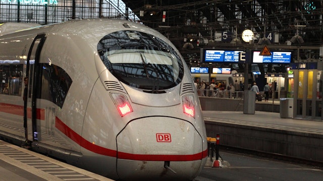 Die Vermisste wurde in einem ICE (Symbolfoto) gefunden. Ein 24-Jähriger wird in der Sache verhört.