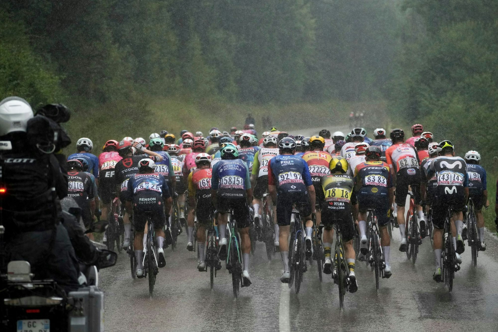 Zu Beginn der 20. Tour-Etappe hatte es stark geregnet.