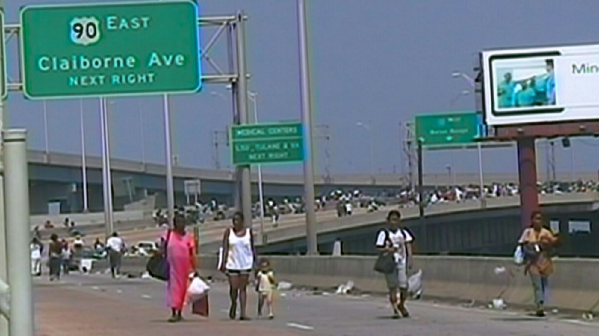 Nachdem Hurrikan Katrina über New Orleans hinweggefegt war, waren viele Einwohnerinnen und Einwohner obdachlos und versuchten, einen Zufluchtsort zu finden. (Bild: Global Imageworks, LLC.)